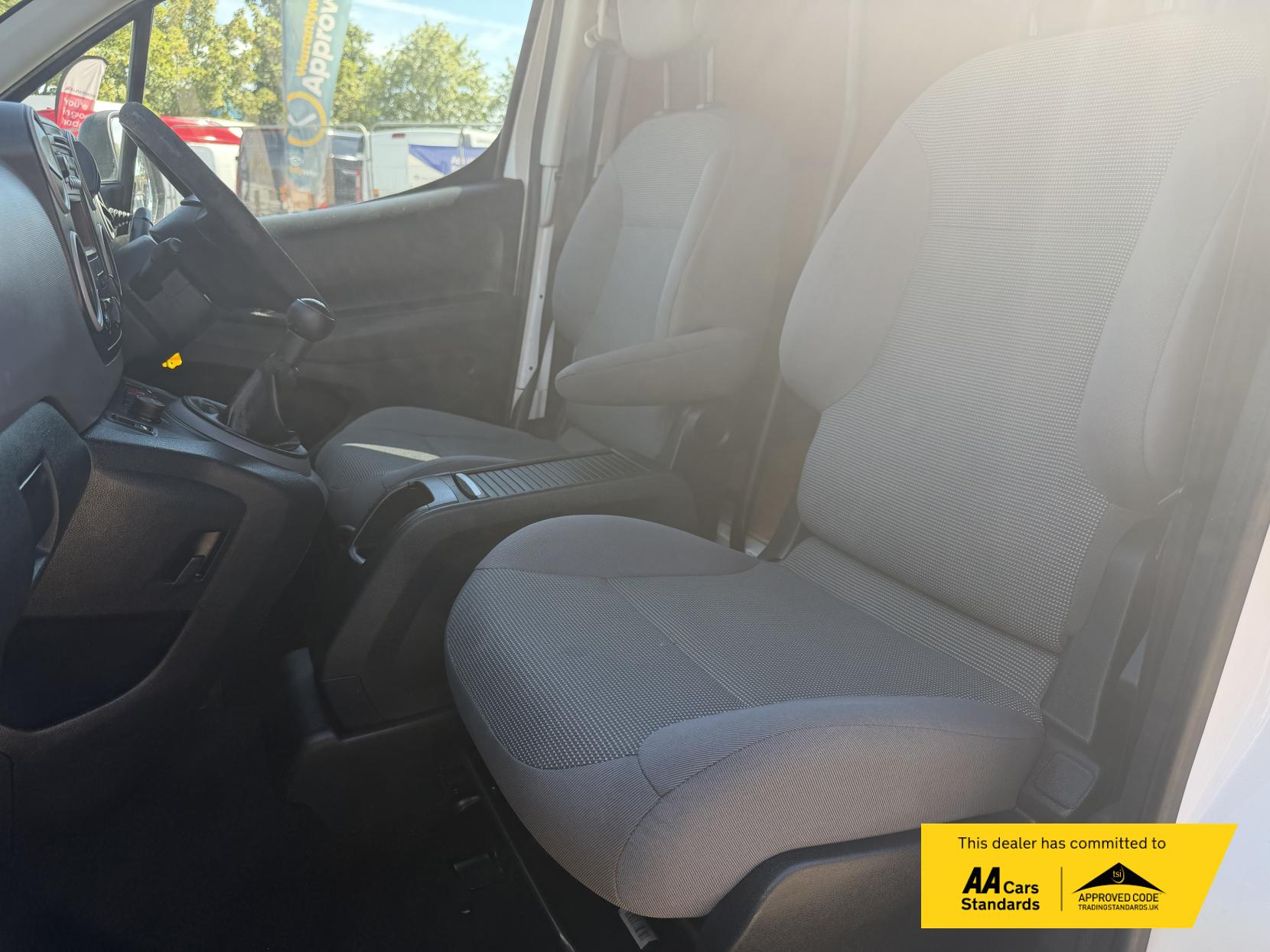 2011 Peugeot Partner 1.6 HDi 625 S Panel Van 4dr Diesel Manual L1 (153 g/km, 75 bhp) - Thumbnail 19