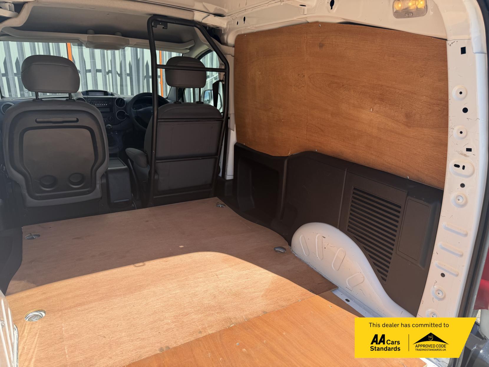 2011 Peugeot Partner 1.6 HDi 625 S Panel Van 4dr Diesel Manual L1 (153 g/km, 75 bhp) - Thumbnail 14
