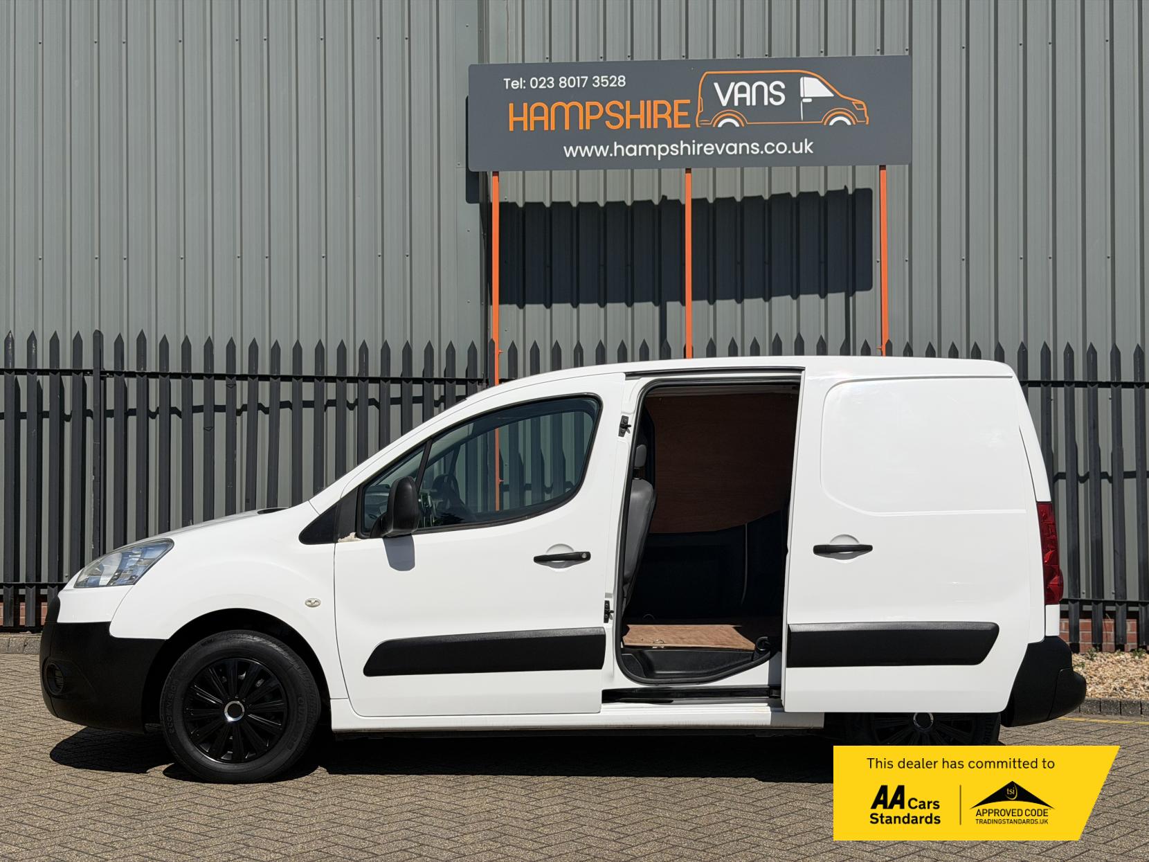 2011 Peugeot Partner 1.6 HDi 625 S Panel Van 4dr Diesel Manual L1 (153 g/km, 75 bhp) - Thumbnail 7