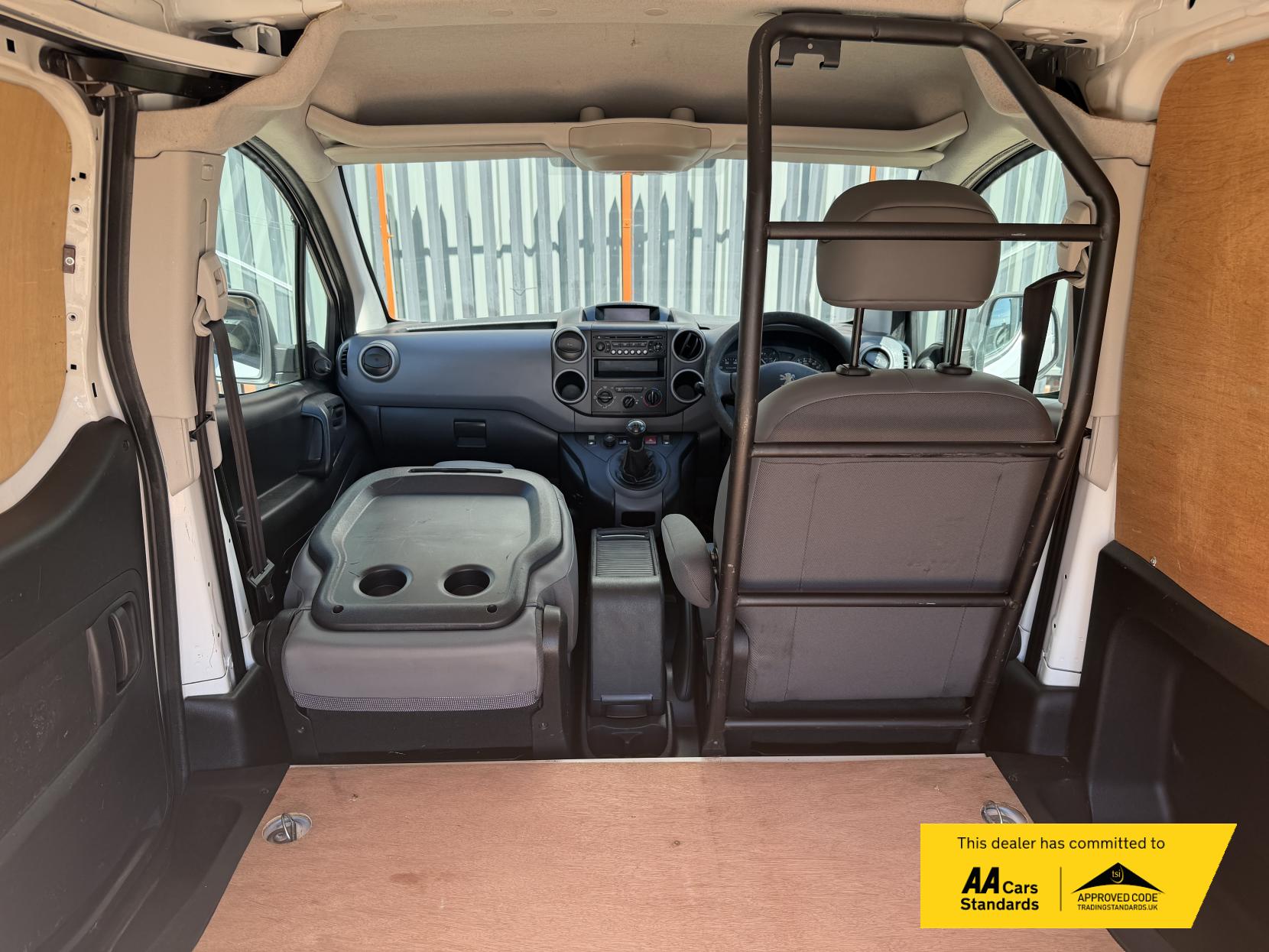 2011 Peugeot Partner 1.6 HDi 625 S Panel Van 4dr Diesel Manual L1 (153 g/km, 75 bhp) - Thumbnail 13