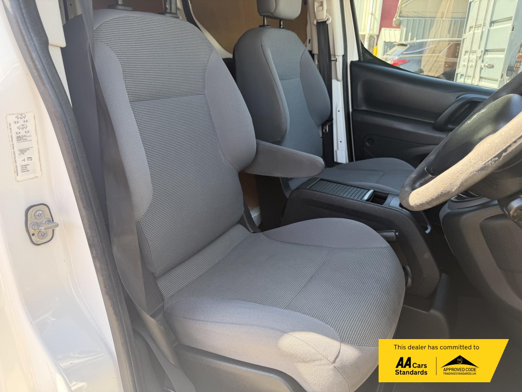 2011 Peugeot Partner 1.6 HDi 625 S Panel Van 4dr Diesel Manual L1 (153 g/km, 75 bhp) - Thumbnail 18