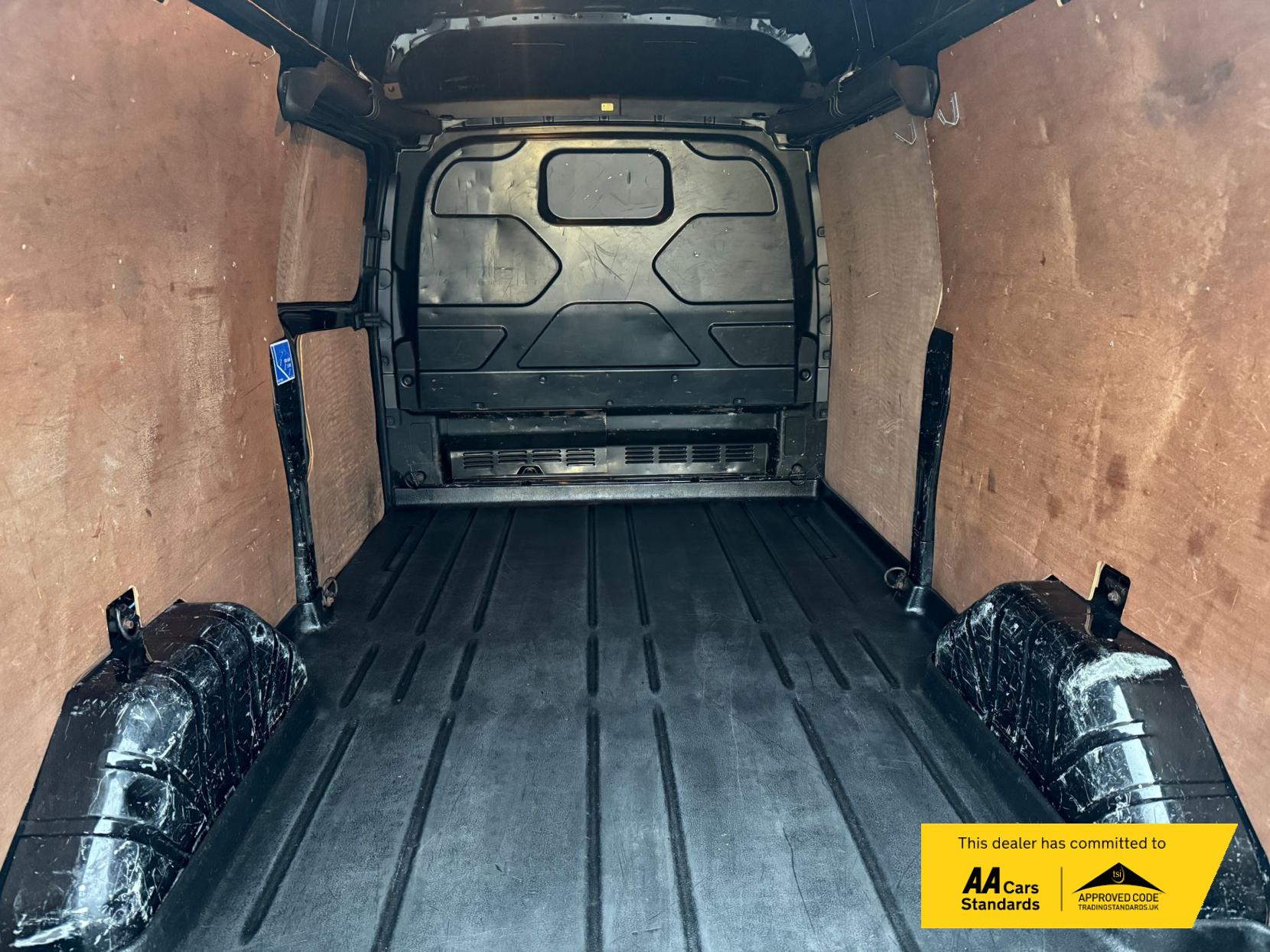 Ford Transit Custom 2.0 TDCi 290 Limited Panel Van 5dr Diesel Manual L2 H2 (157 g/km, 128 bhp)