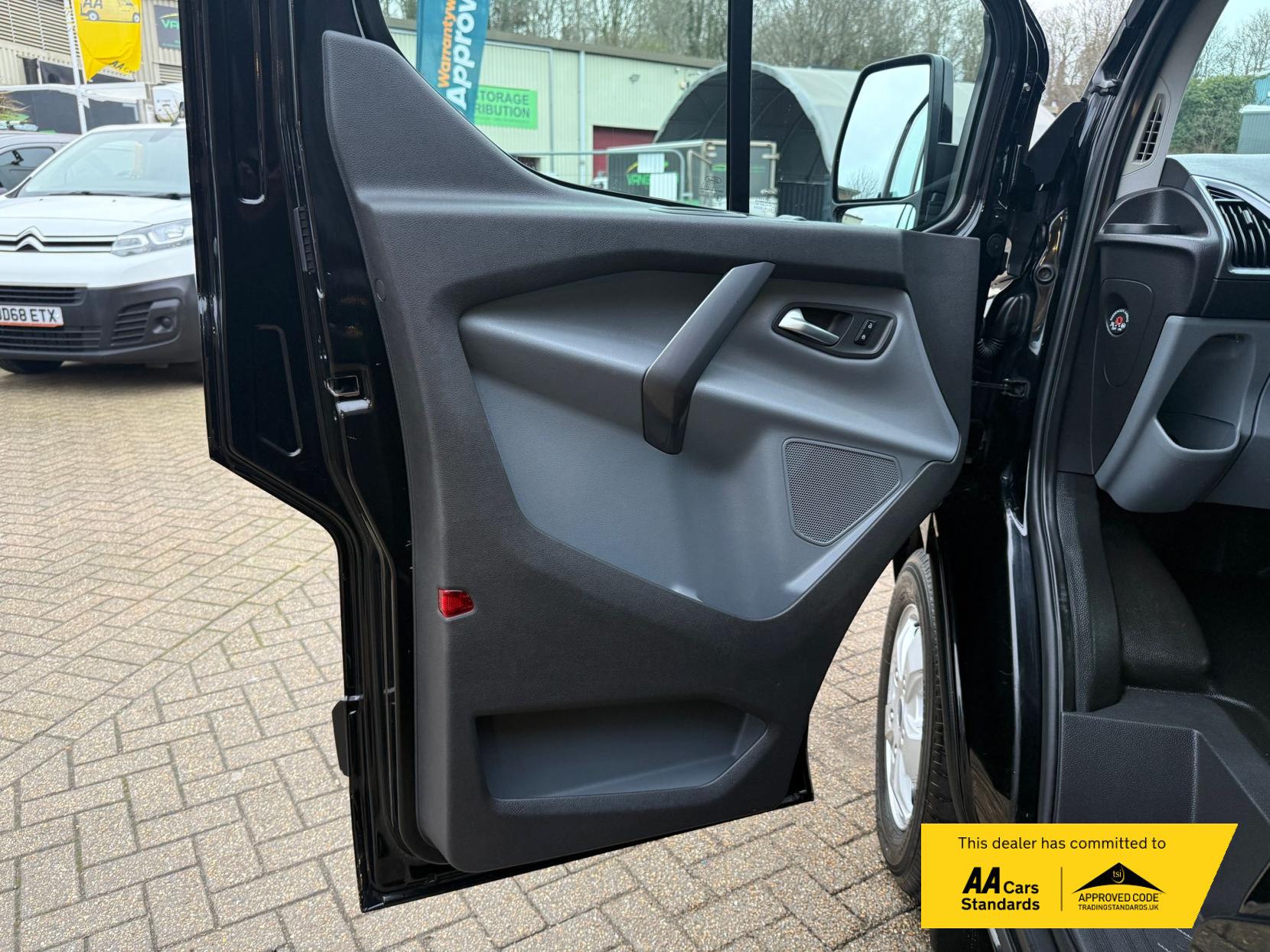 Ford Transit Custom 2.0 TDCi 290 Limited Panel Van 5dr Diesel Manual L2 H2 (157 g/km, 128 bhp)