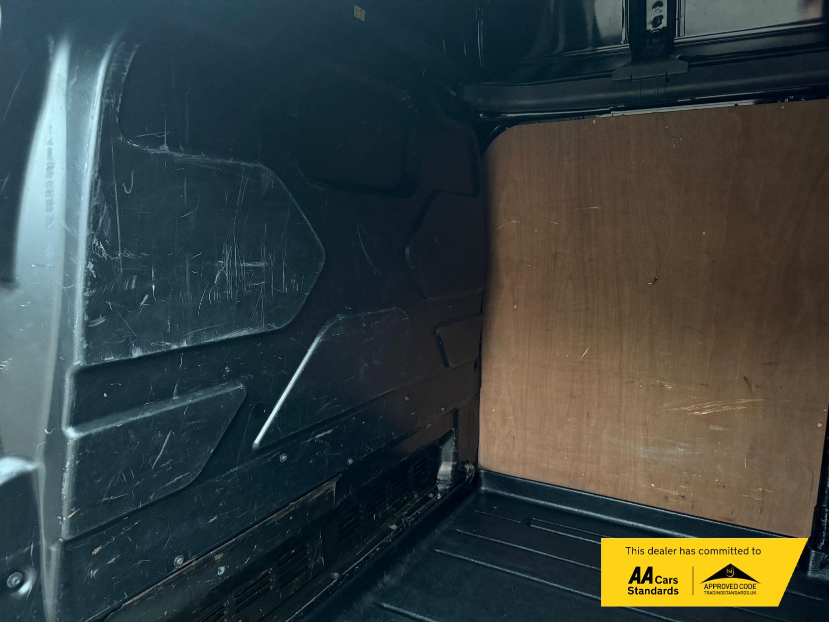 Ford Transit Custom 2.0 TDCi 290 Limited Panel Van 5dr Diesel Manual L2 H2 (157 g/km, 128 bhp)