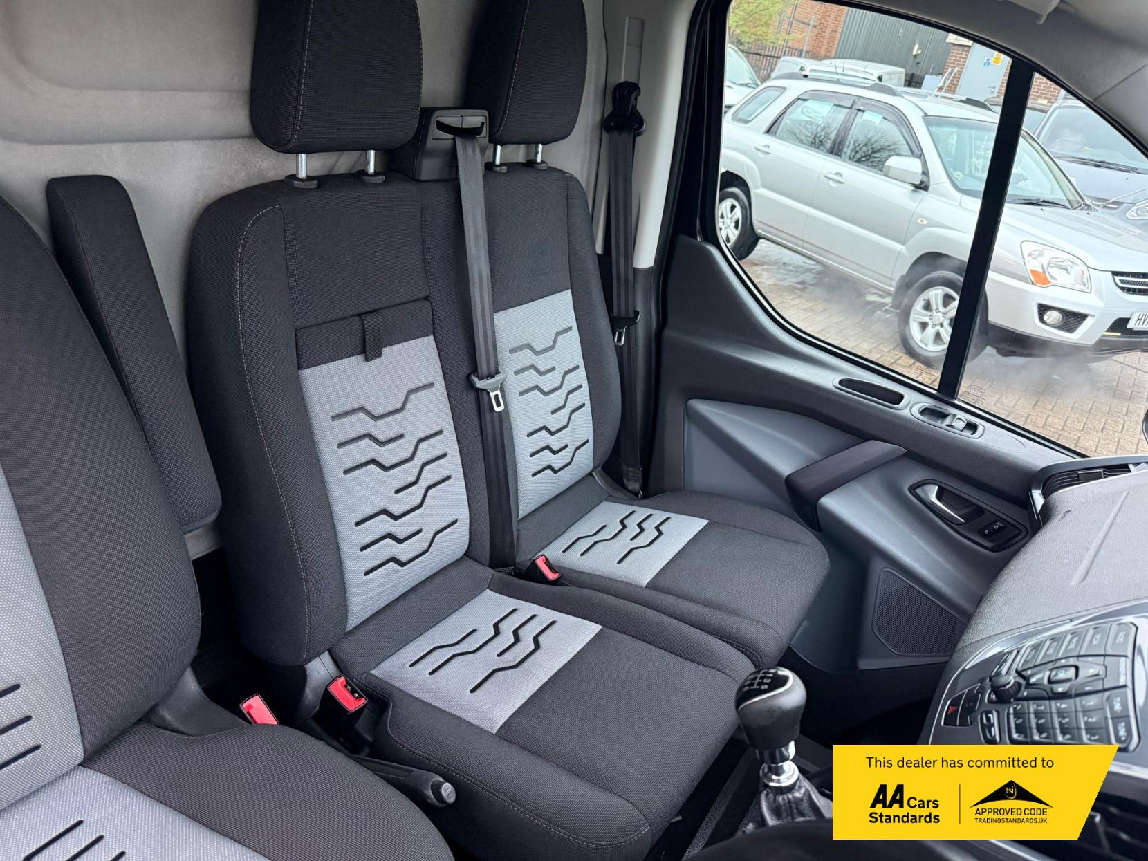 Ford Transit Custom 2.0 TDCi 290 Limited Panel Van 5dr Diesel Manual L2 H2 (157 g/km, 128 bhp)