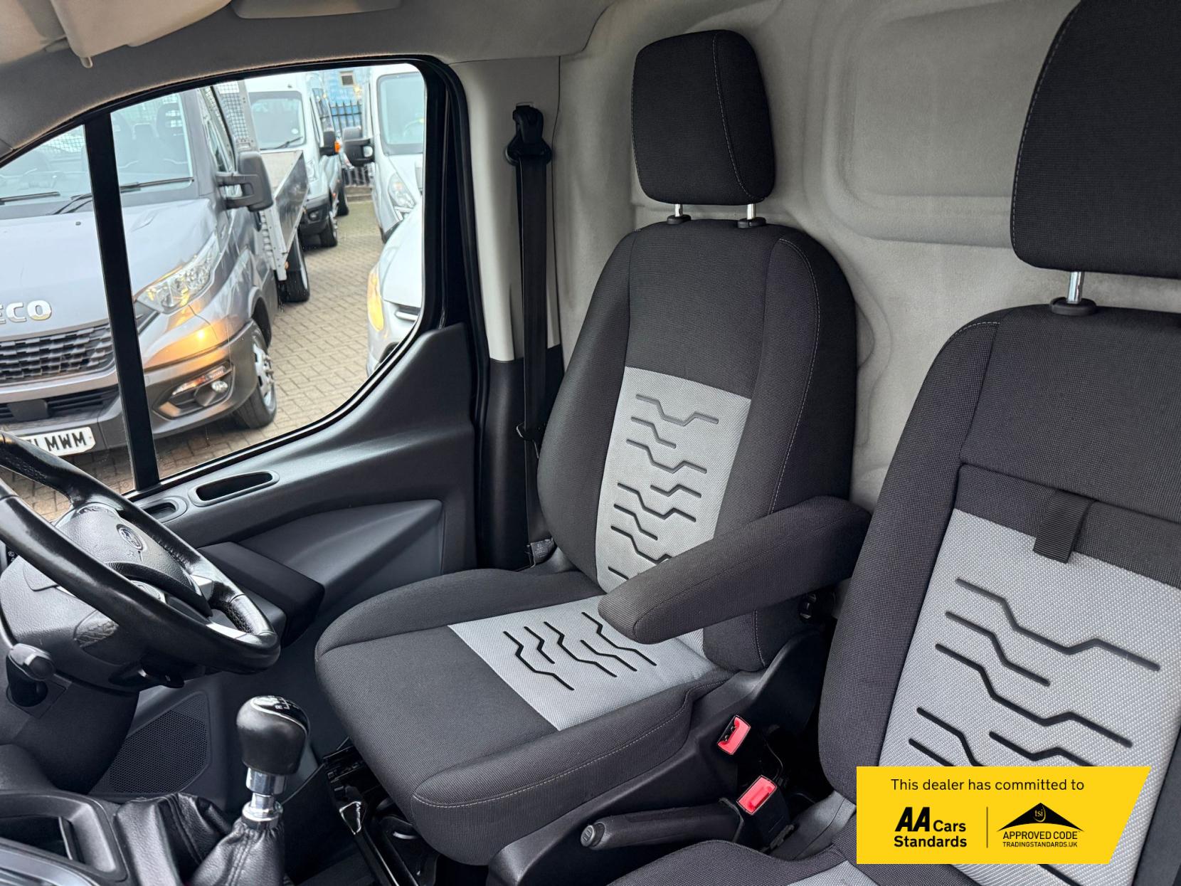 Ford Transit Custom 2.0 TDCi 290 Limited Panel Van 5dr Diesel Manual L2 H2 (157 g/km, 128 bhp)