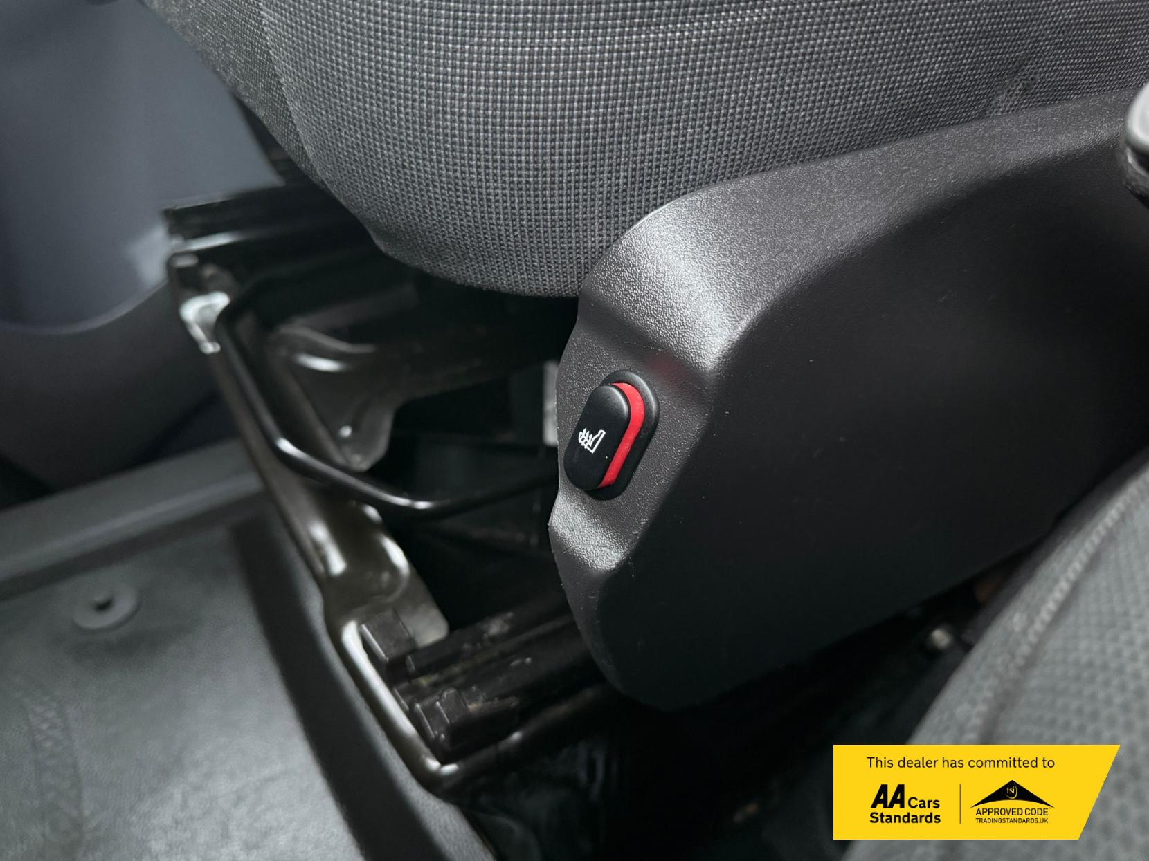 Ford Transit Custom 2.0 TDCi 290 Limited Panel Van 5dr Diesel Manual L2 H2 (157 g/km, 128 bhp)