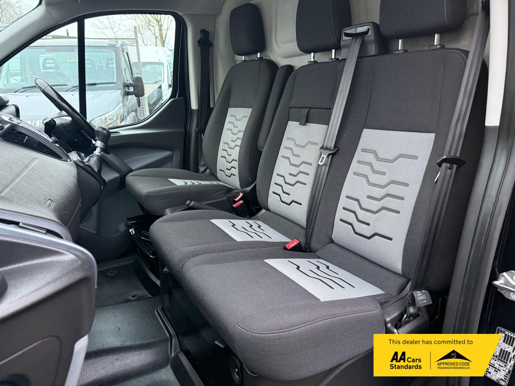 Ford Transit Custom 2.0 TDCi 290 Limited Panel Van 5dr Diesel Manual L2 H2 (157 g/km, 128 bhp)