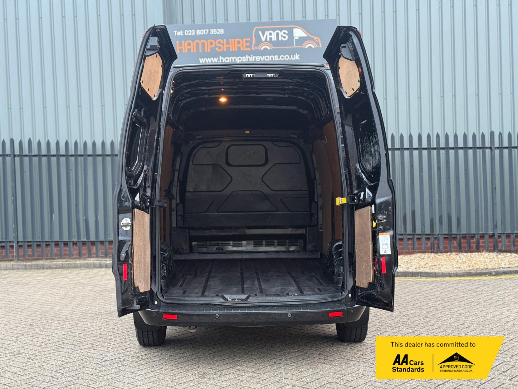 Ford Transit Custom 2.0 TDCi 290 Limited Panel Van 5dr Diesel Manual L2 H2 (157 g/km, 128 bhp)