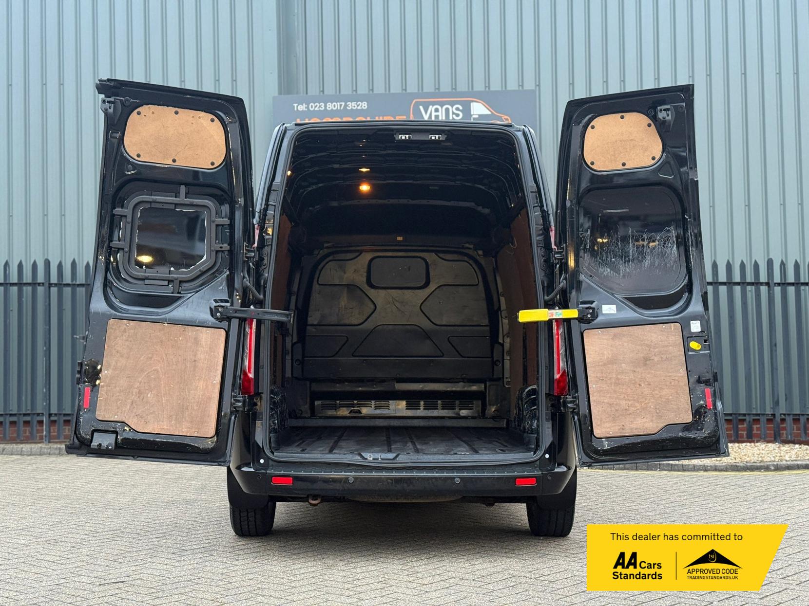 Ford Transit Custom 2.0 TDCi 290 Limited Panel Van 5dr Diesel Manual L2 H2 (157 g/km, 128 bhp)