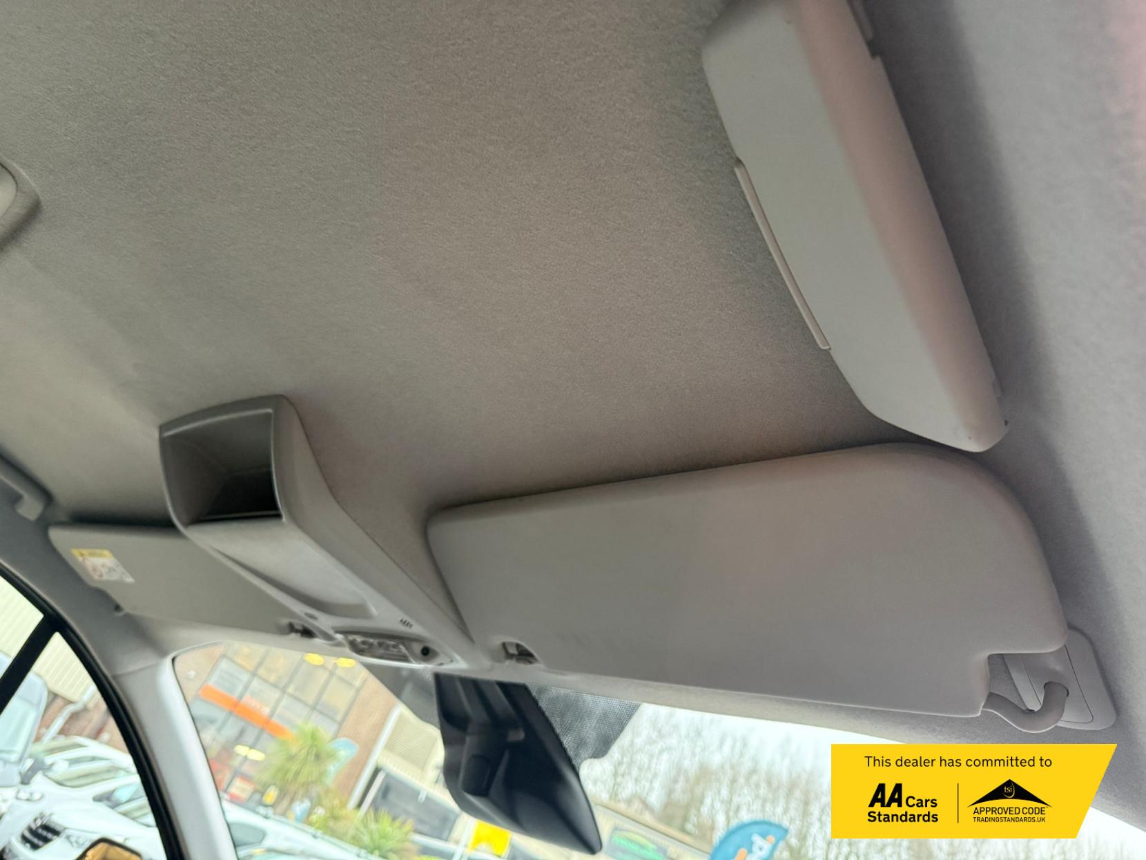 Ford Transit Custom 2.0 TDCi 290 Limited Panel Van 5dr Diesel Manual L2 H2 (157 g/km, 128 bhp)