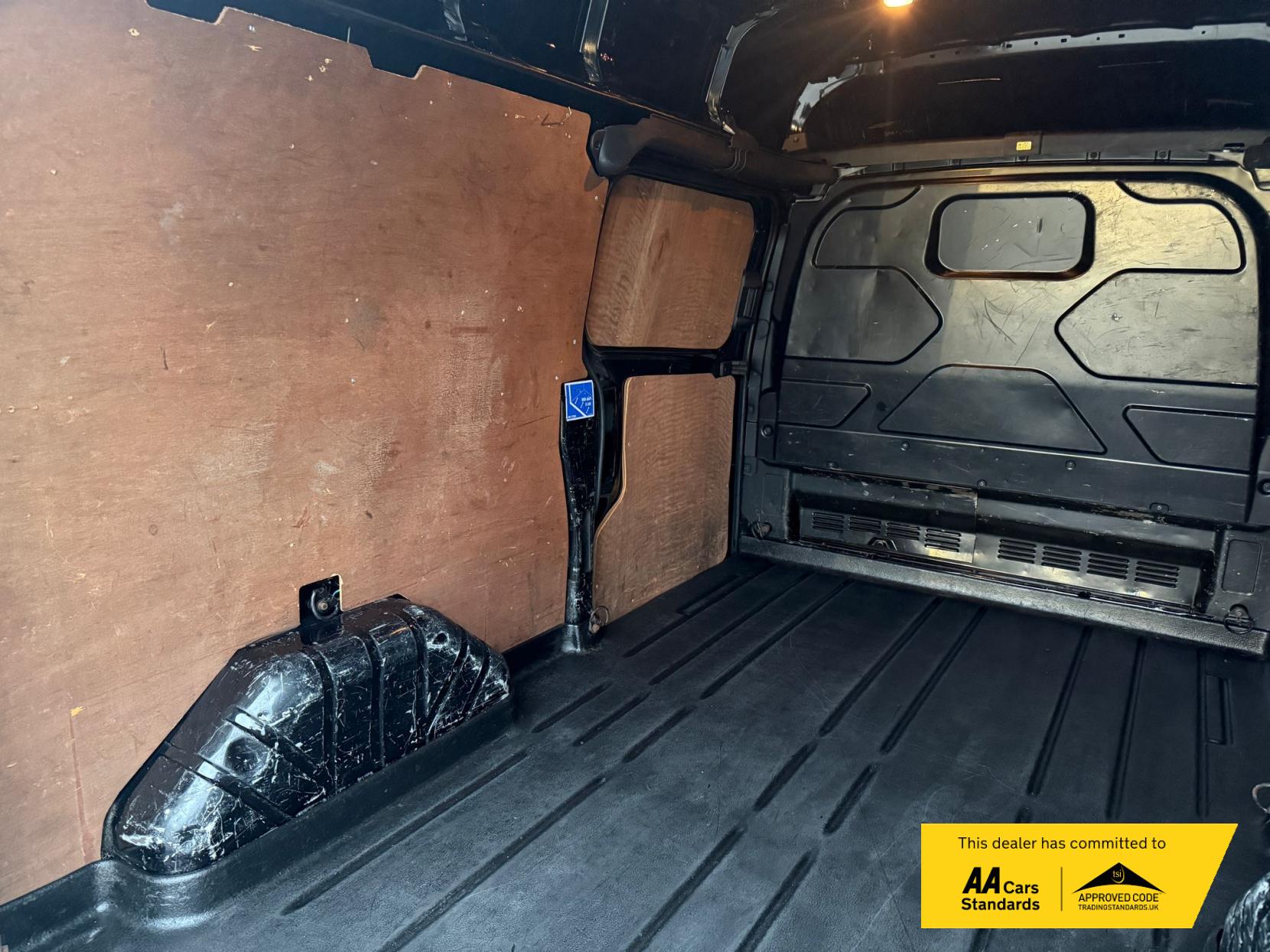 Ford Transit Custom 2.0 TDCi 290 Limited Panel Van 5dr Diesel Manual L2 H2 (157 g/km, 128 bhp)