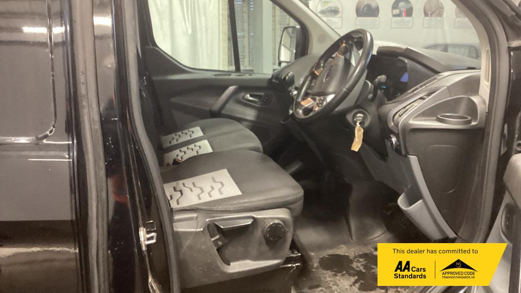 Ford Transit Custom 2.0 TDCi 290 Limited Panel Van 5dr Diesel Manual L2 H2 (157 g/km, 128 bhp)