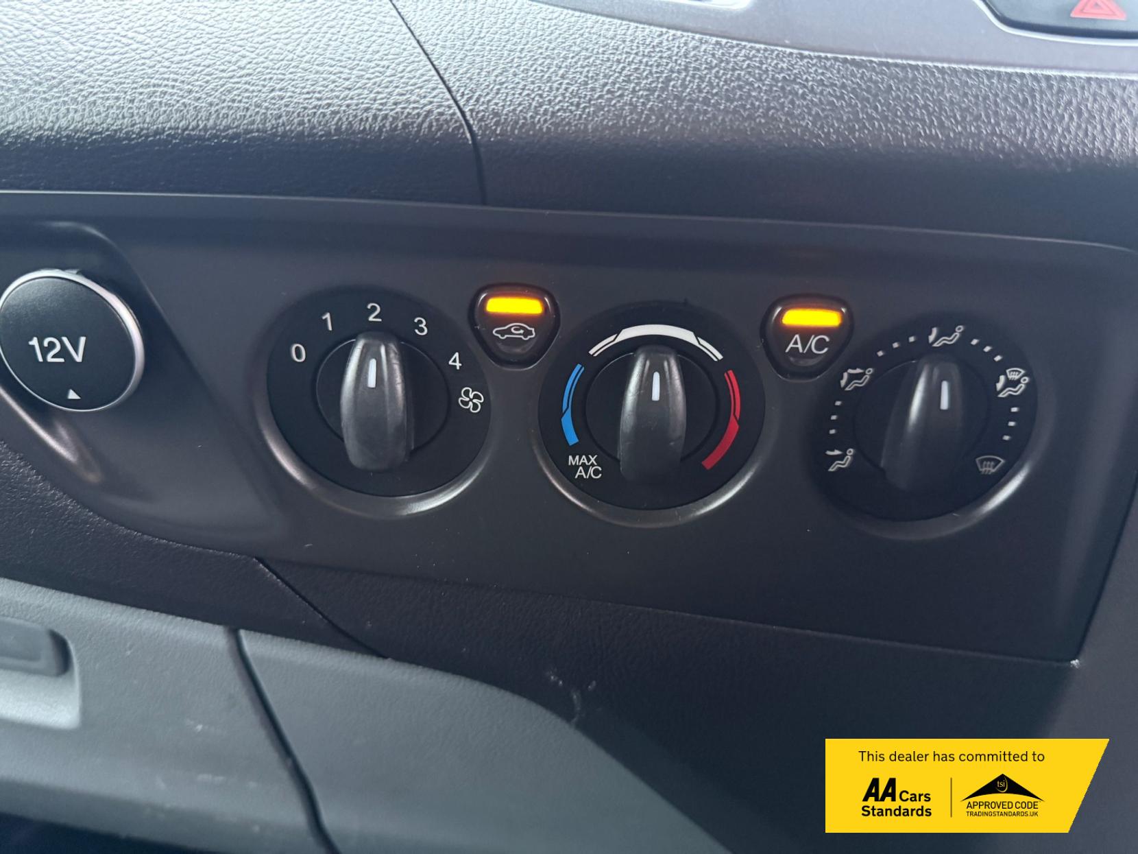 Ford Transit Custom 2.0 TDCi 290 Limited Panel Van 5dr Diesel Manual L2 H2 (157 g/km, 128 bhp)