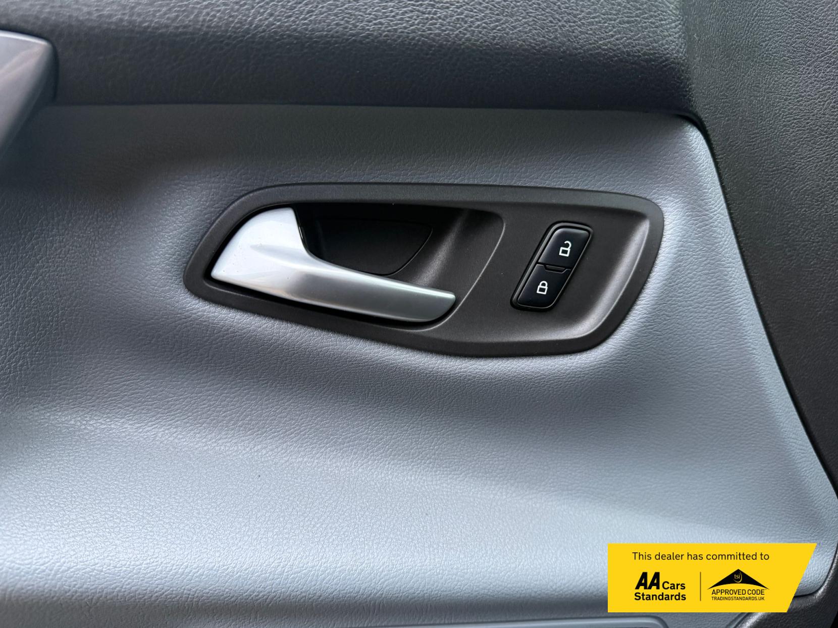 Ford Transit Custom 2.0 TDCi 290 Limited Panel Van 5dr Diesel Manual L2 H2 (157 g/km, 128 bhp)