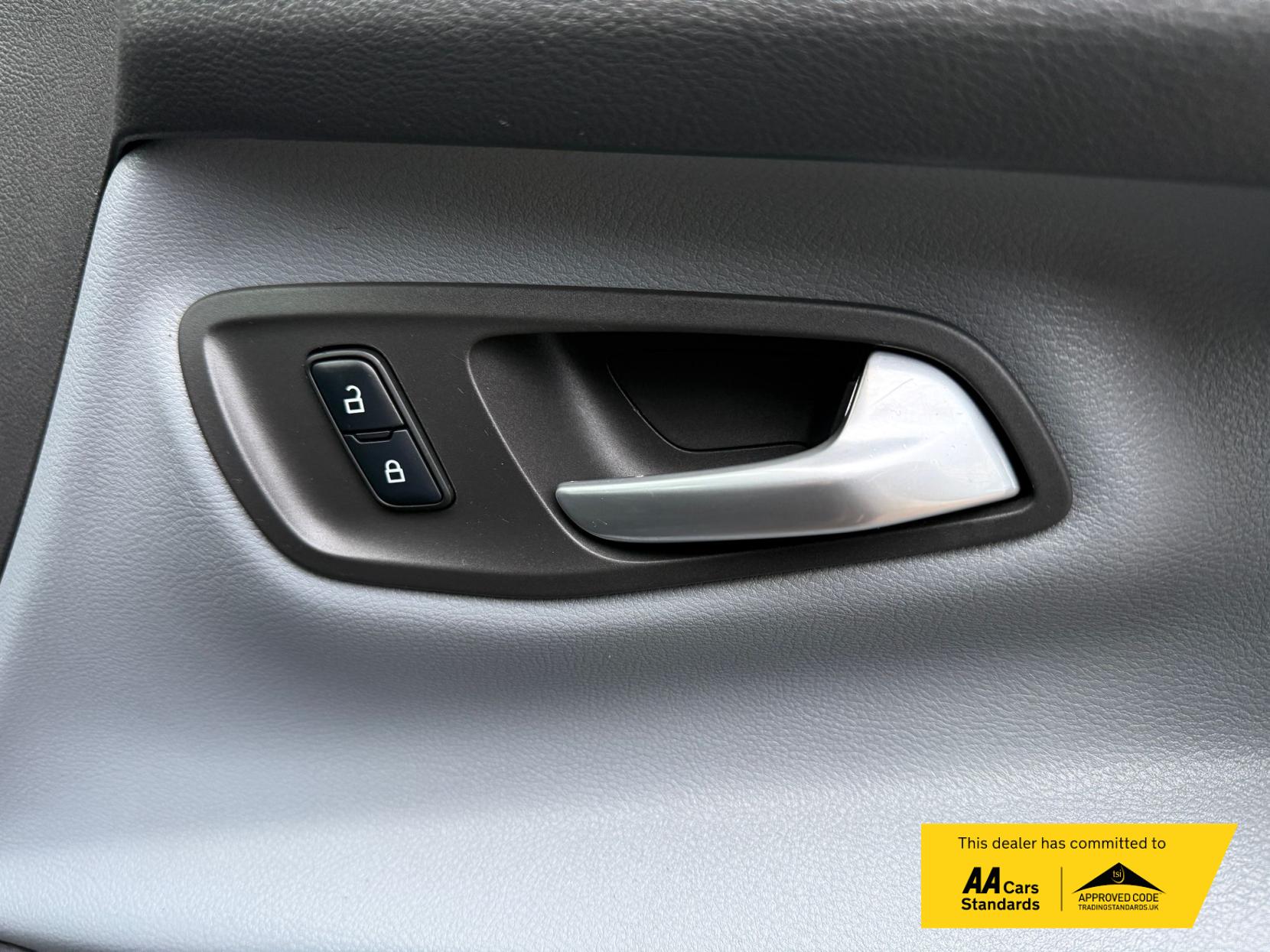 Ford Transit Custom 2.0 TDCi 290 Limited Panel Van 5dr Diesel Manual L2 H2 (157 g/km, 128 bhp)