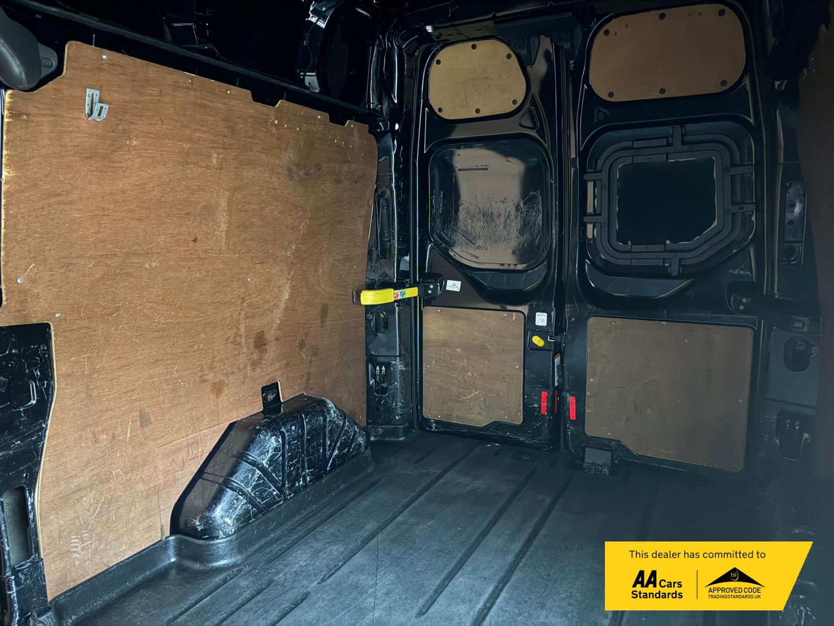 Ford Transit Custom 2.0 TDCi 290 Limited Panel Van 5dr Diesel Manual L2 H2 (157 g/km, 128 bhp)