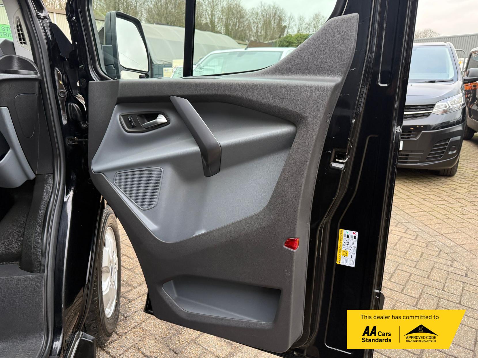 Ford Transit Custom 2.0 TDCi 290 Limited Panel Van 5dr Diesel Manual L2 H2 (157 g/km, 128 bhp)