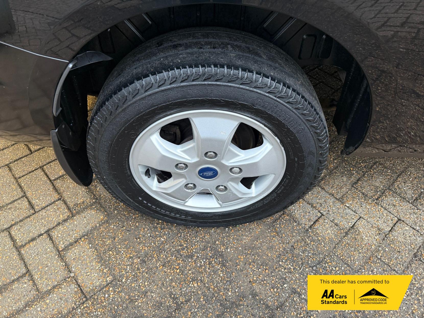 Ford Transit Custom 2.0 TDCi 290 Limited Panel Van 5dr Diesel Manual L2 H2 (157 g/km, 128 bhp)