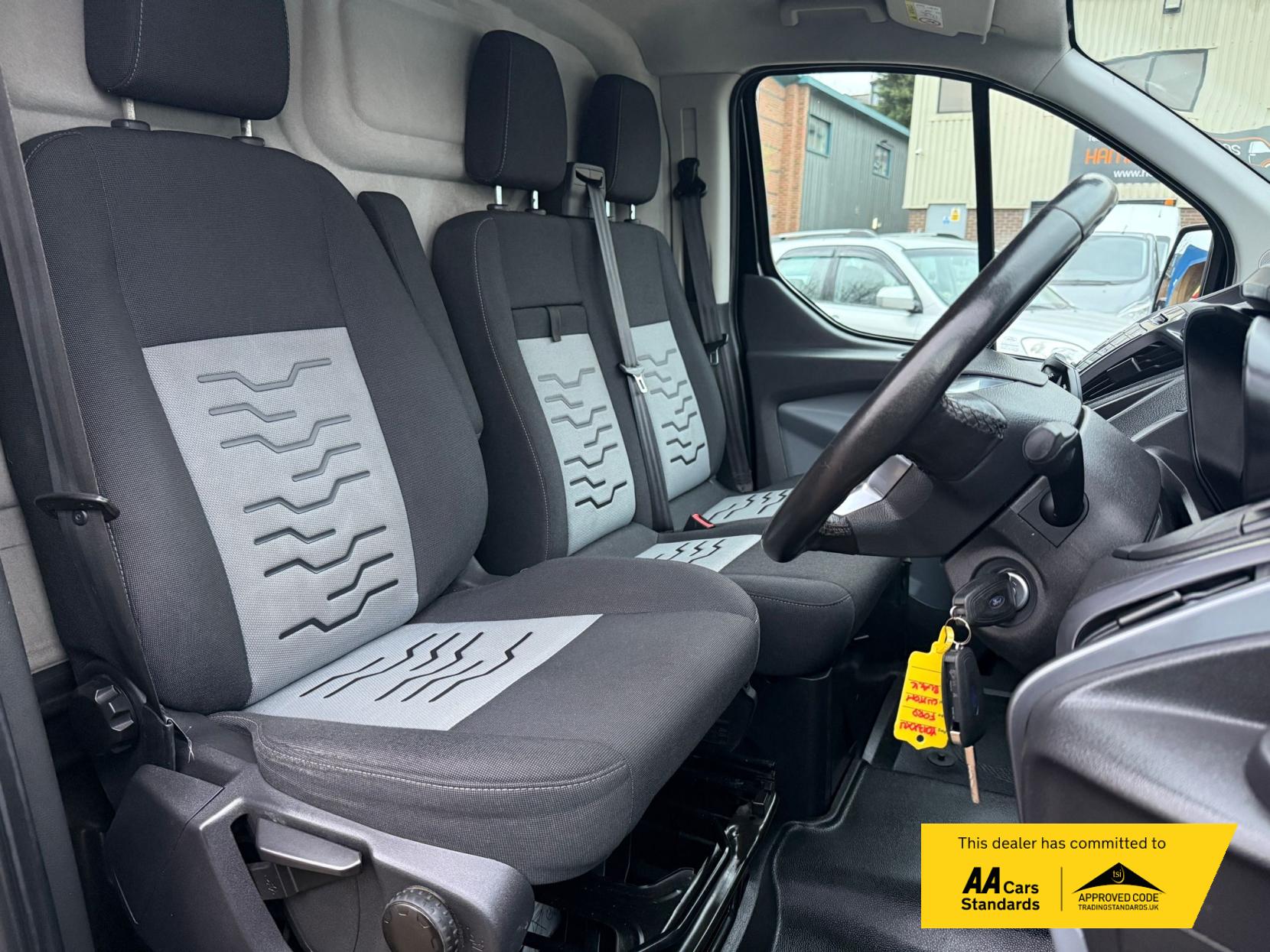 Ford Transit Custom 2.0 TDCi 290 Limited Panel Van 5dr Diesel Manual L2 H2 (157 g/km, 128 bhp)