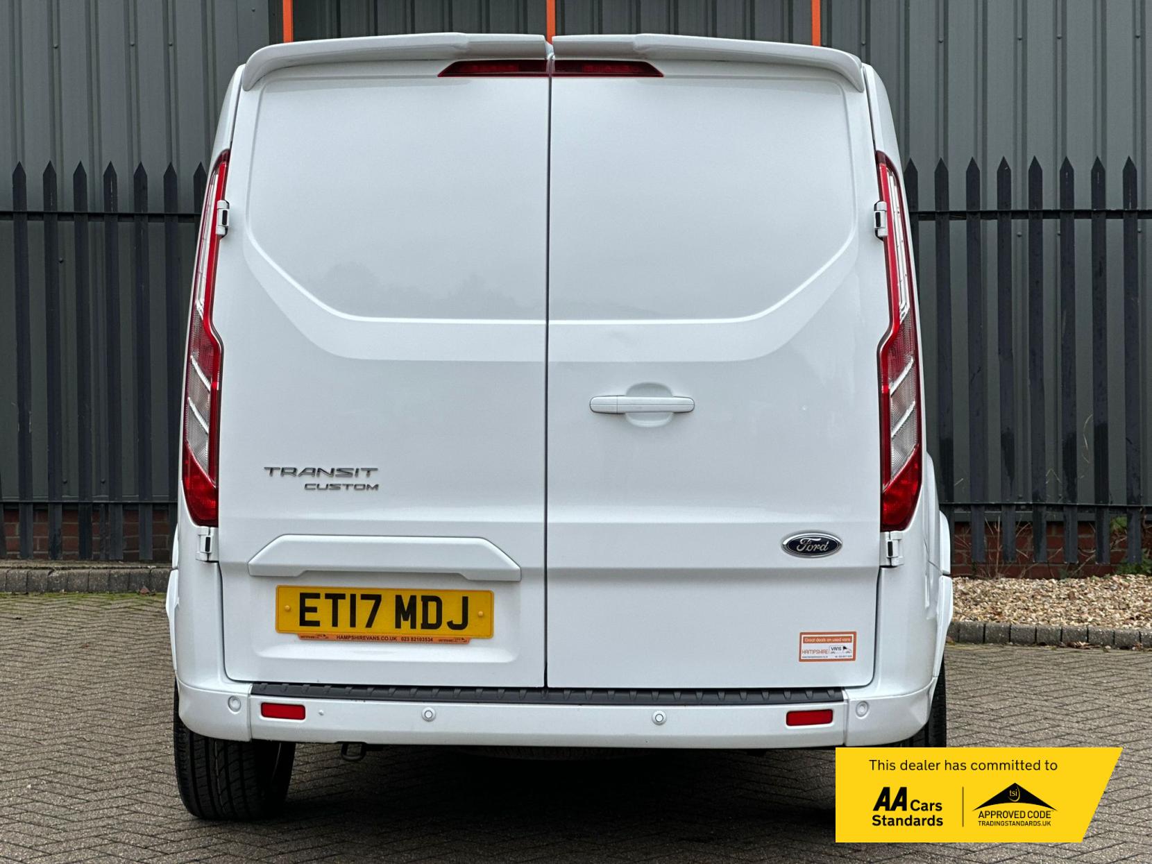 Ford Transit Custom 2.0 TDCi 290 Limited Panel Van 5dr Diesel Manual L2 H2 (157 g/km, 128 bhp)