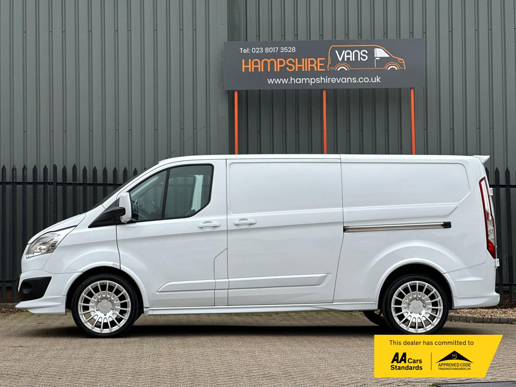 Ford Transit Custom 2.0 TDCi 290 Limited Panel Van 5dr Diesel Manual L2 H2 (157 g/km, 128 bhp)