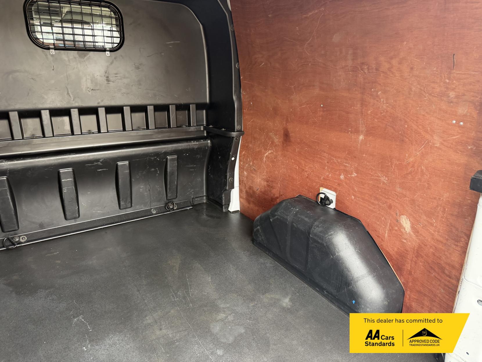 Ford Transit Custom 2.0 300 EcoBlue Limited Crew Van Double Cab 5dr Diesel Manual L2 H1 Euro 6 (s/s) (130 ps)