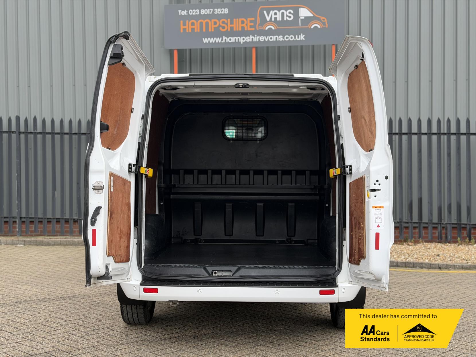 Ford Transit Custom 2.0 300 EcoBlue Limited Crew Van Double Cab 5dr Diesel Manual L2 H1 Euro 6 (s/s) (130 ps)