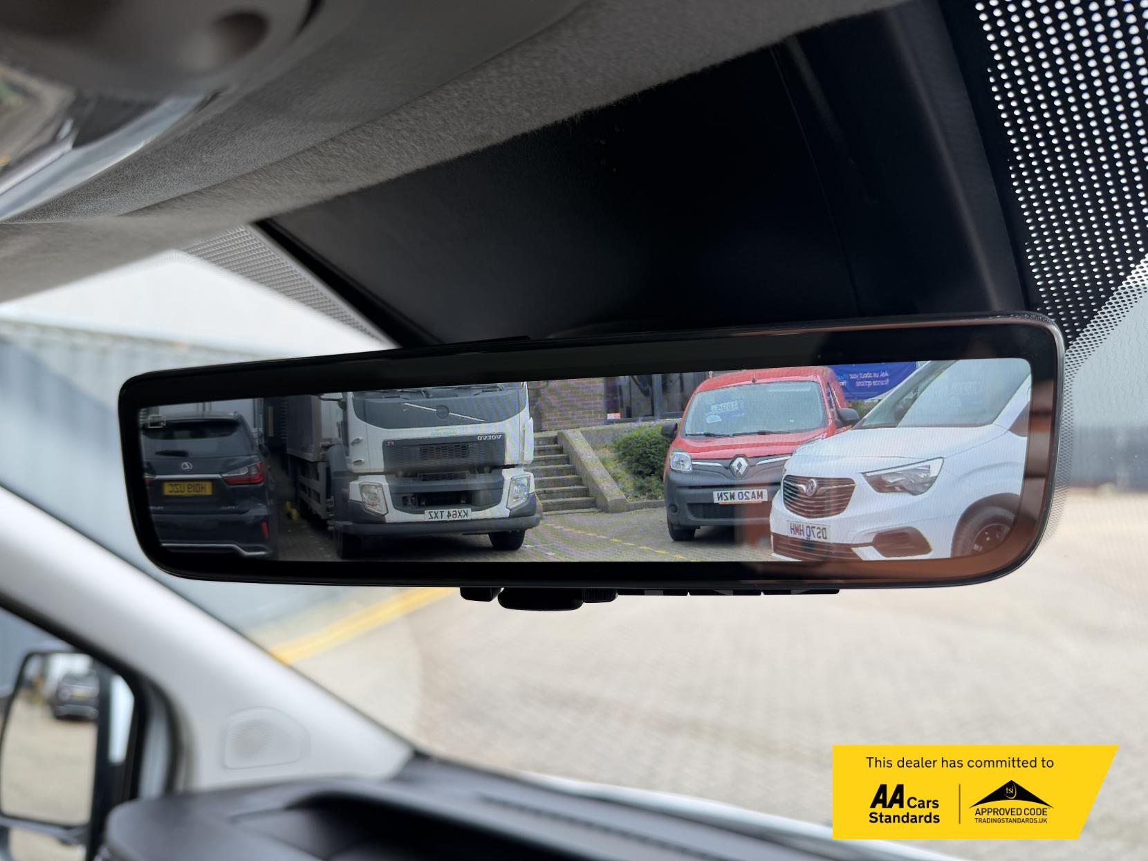 Ford Transit Custom 2.0 300 EcoBlue Limited Crew Van Double Cab 5dr Diesel Manual L2 H1 Euro 6 (s/s) (130 ps)