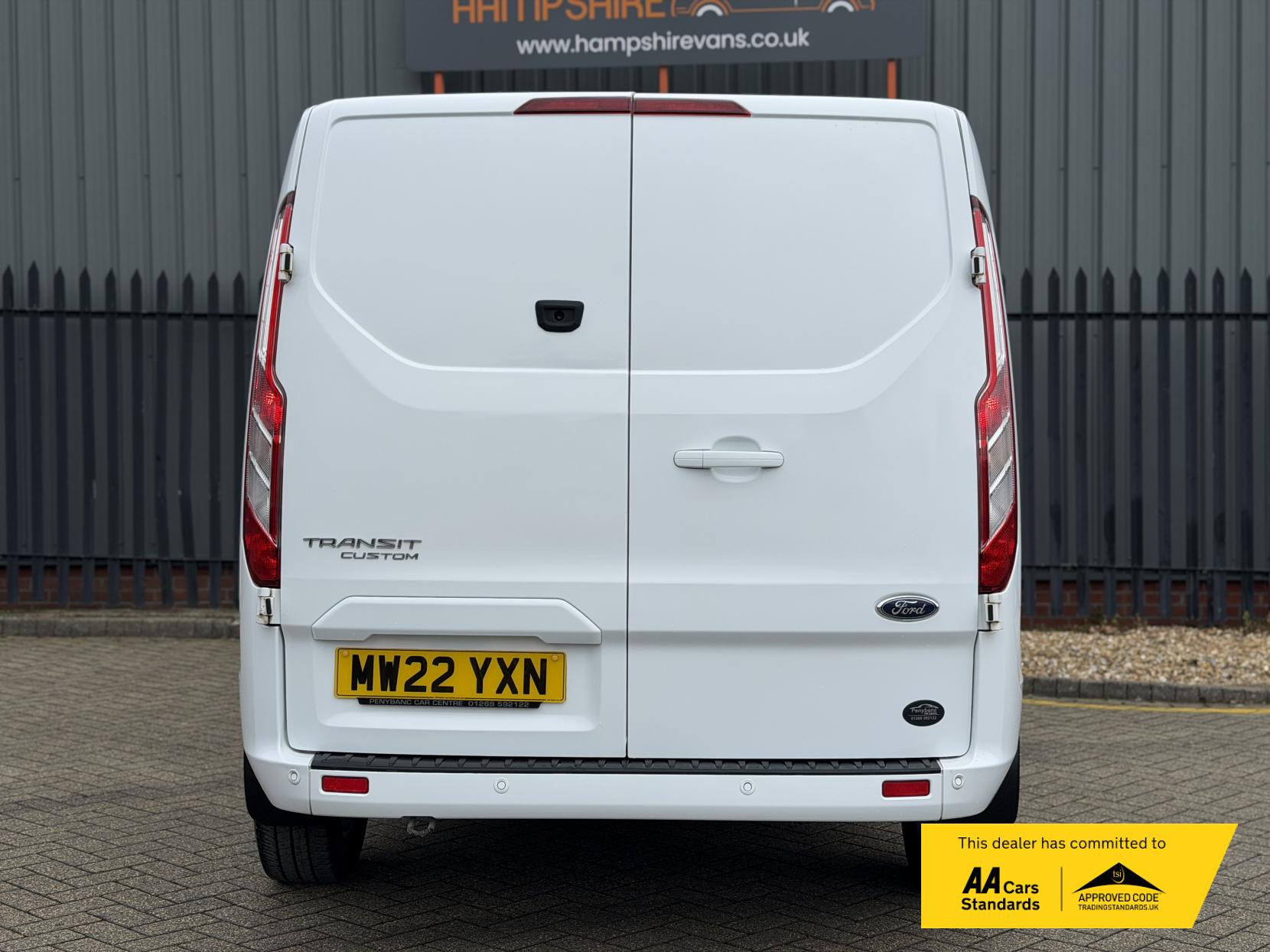 Ford Transit Custom 2.0 300 EcoBlue Limited Crew Van Double Cab 5dr Diesel Manual L2 H1 Euro 6 (s/s) (130 ps)