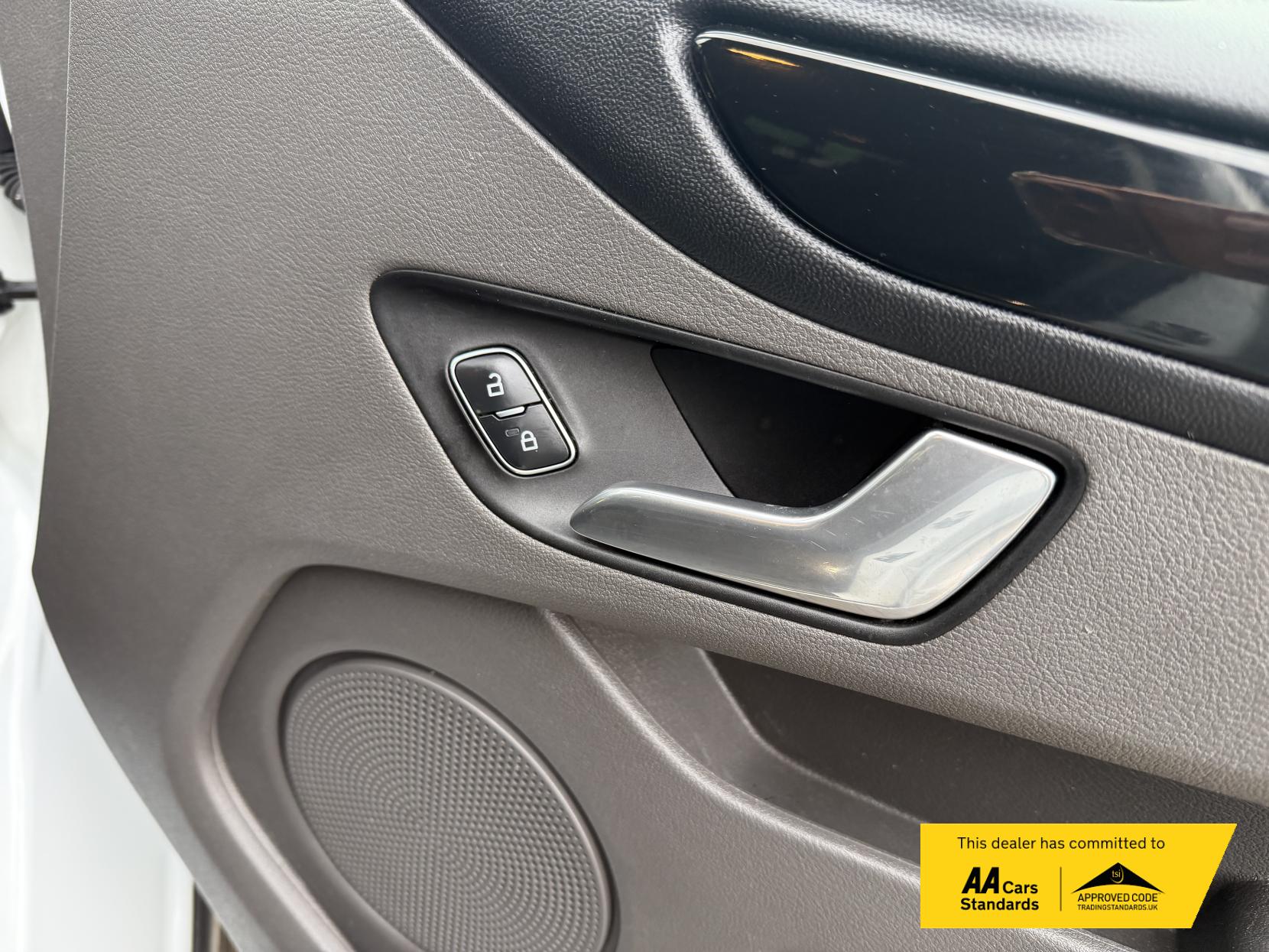 Ford Transit Custom 2.0 300 EcoBlue Limited Crew Van Double Cab 5dr Diesel Manual L2 H1 Euro 6 (s/s) (130 ps)