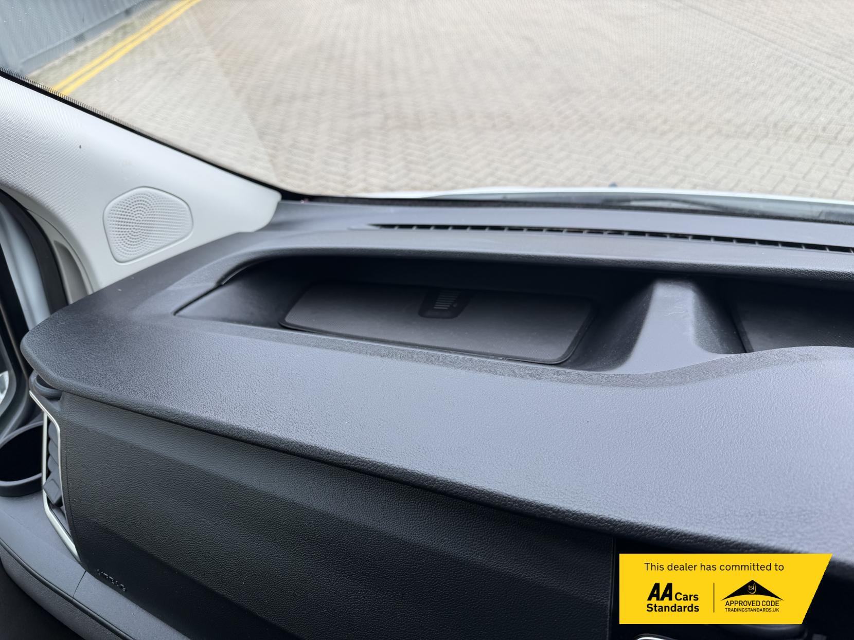 Ford Transit Custom 2.0 300 EcoBlue Limited Crew Van Double Cab 5dr Diesel Manual L2 H1 Euro 6 (s/s) (130 ps)