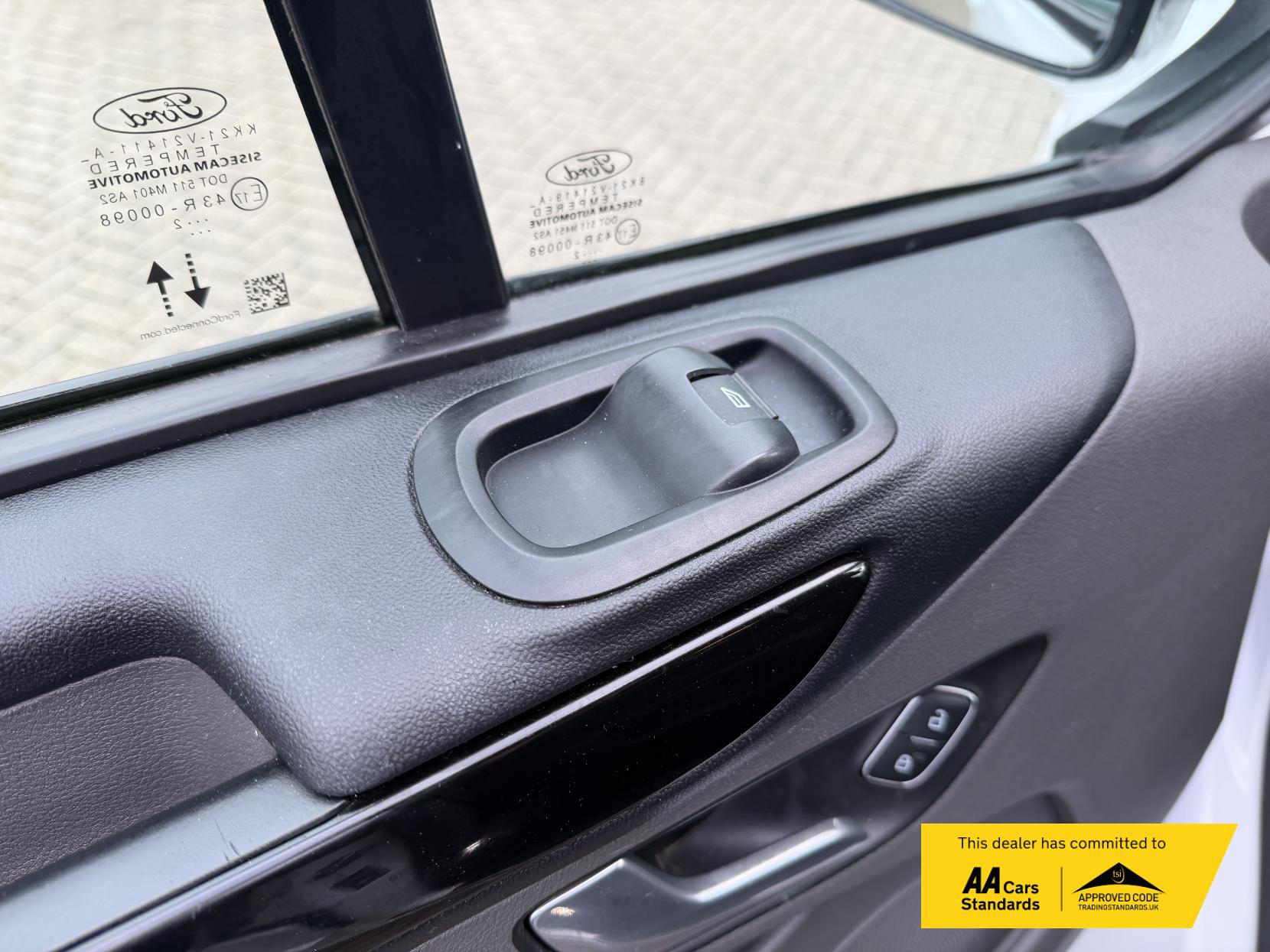 Ford Transit Custom 2.0 300 EcoBlue Limited Crew Van Double Cab 5dr Diesel Manual L2 H1 Euro 6 (s/s) (130 ps)