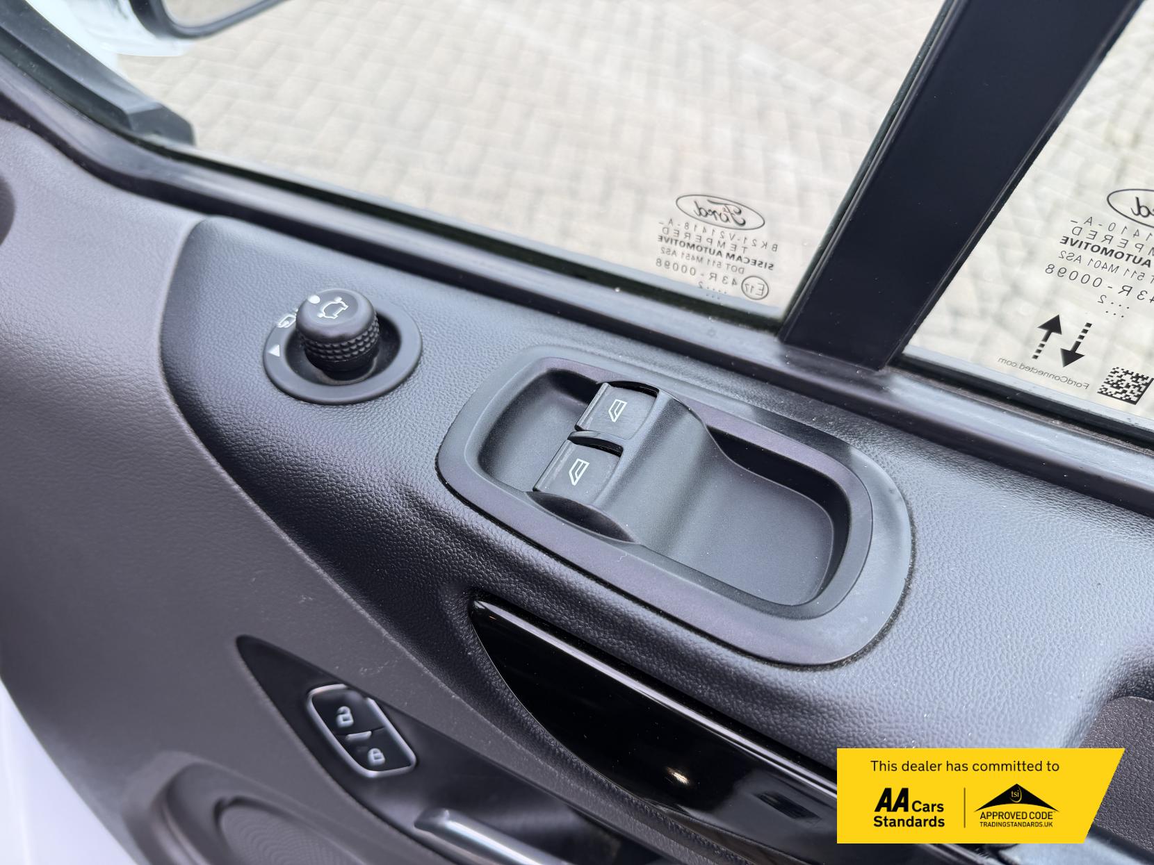 Ford Transit Custom 2.0 300 EcoBlue Limited Crew Van Double Cab 5dr Diesel Manual L2 H1 Euro 6 (s/s) (130 ps)