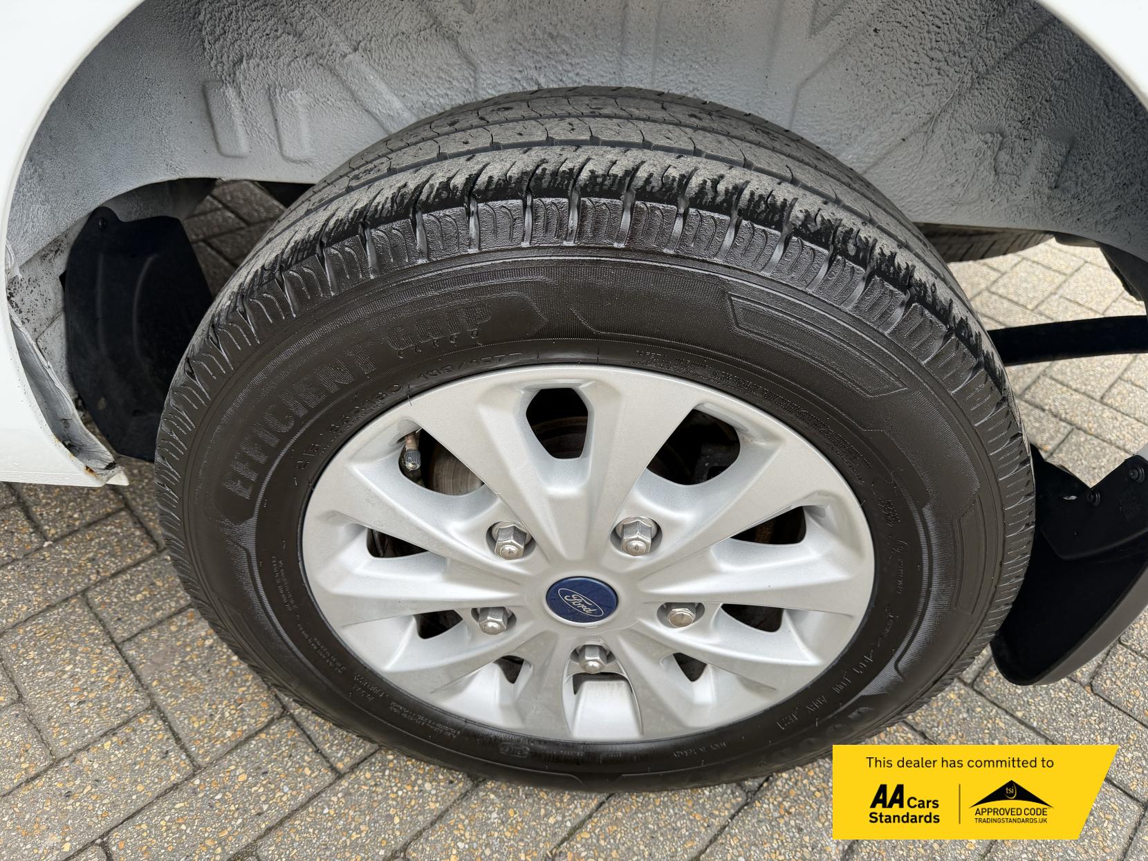 Ford Transit Custom 2.0 300 EcoBlue Limited Crew Van Double Cab 5dr Diesel Manual L2 H1 Euro 6 (s/s) (130 ps)