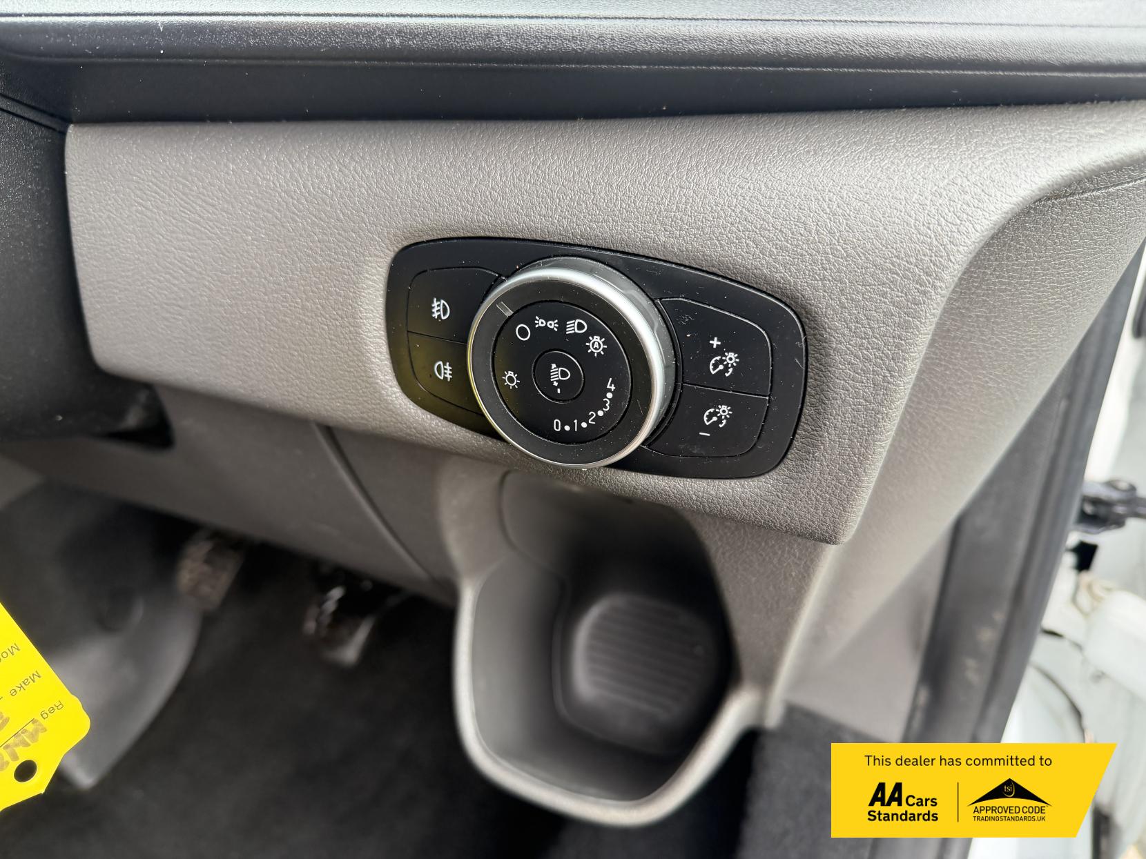 Ford Transit Custom 2.0 300 EcoBlue Limited Crew Van Double Cab 5dr Diesel Manual L2 H1 Euro 6 (s/s) (130 ps)