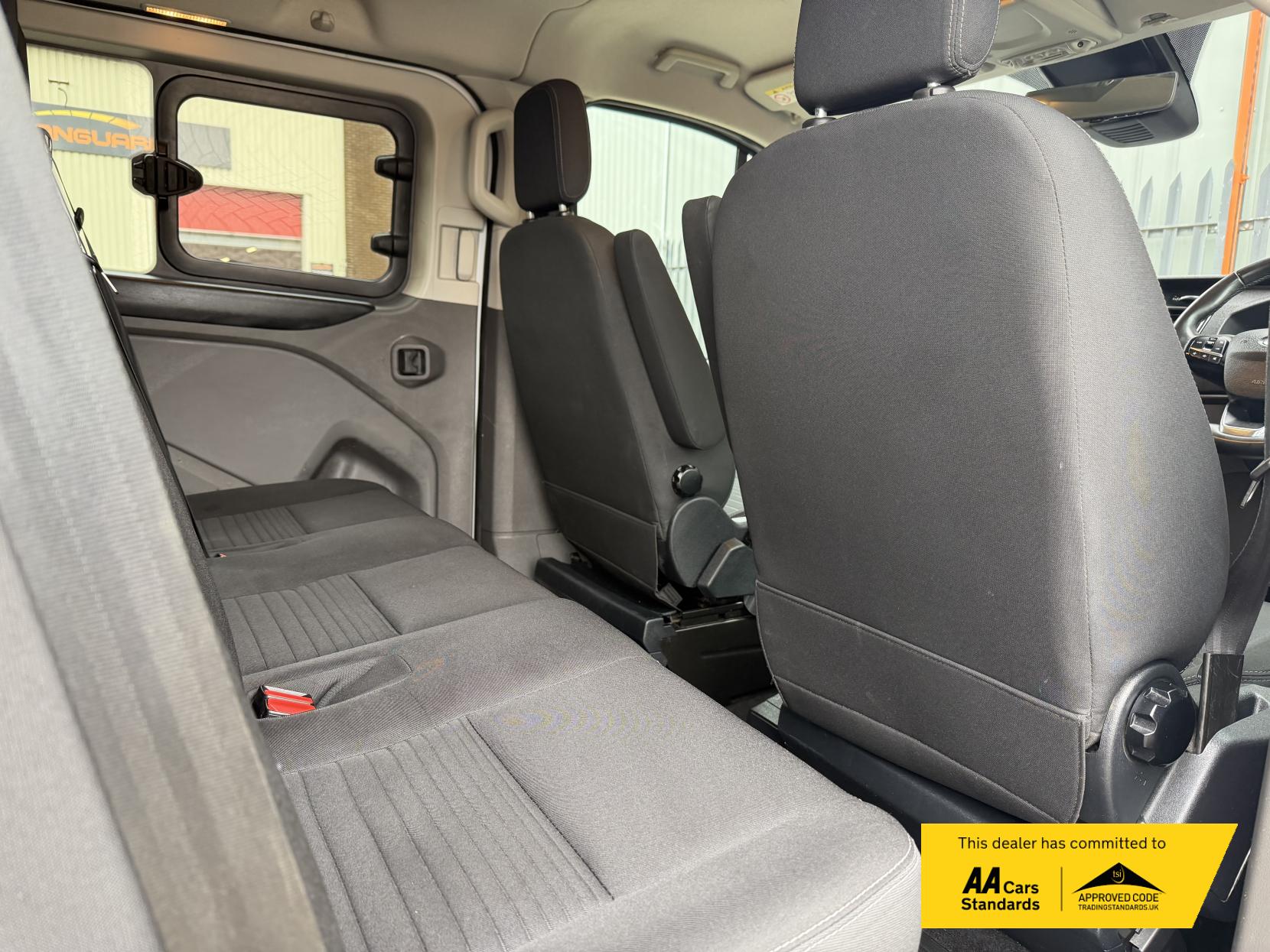 Ford Transit Custom 2.0 300 EcoBlue Limited Crew Van Double Cab 5dr Diesel Manual L2 H1 Euro 6 (s/s) (130 ps)