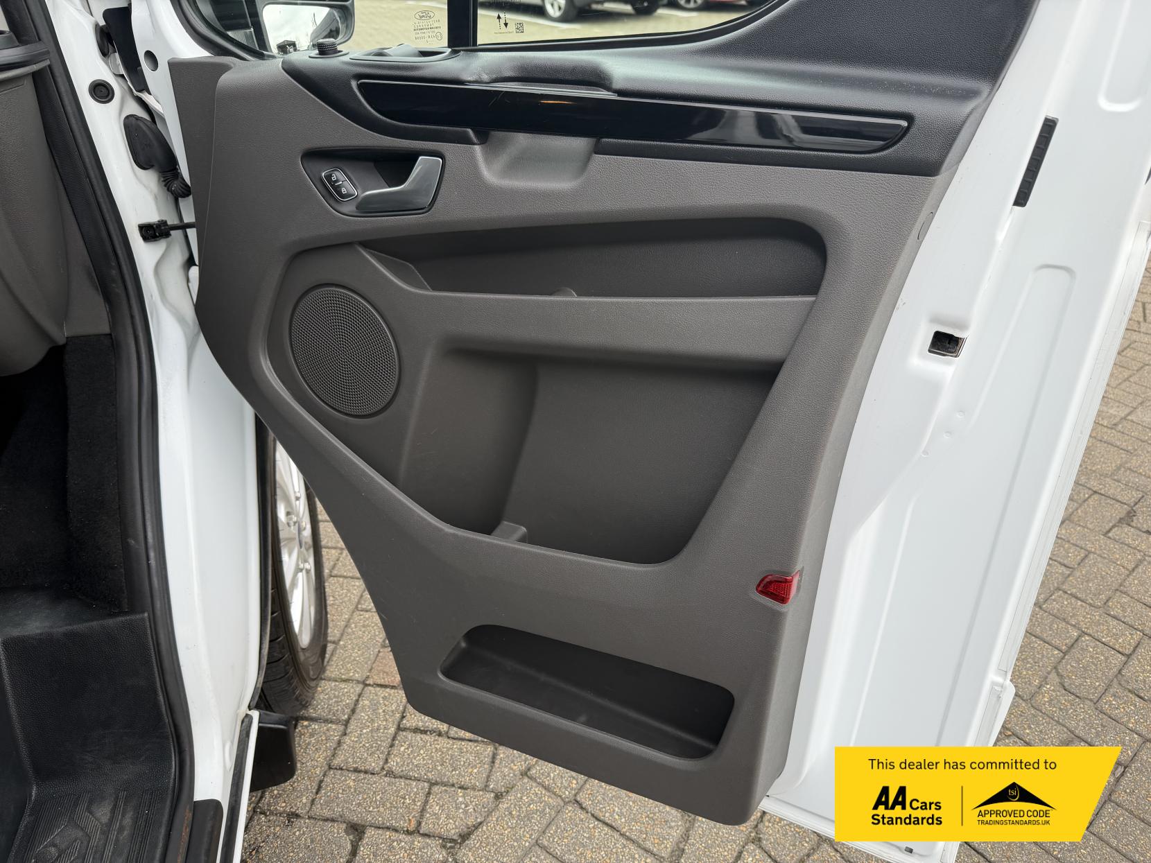 Ford Transit Custom 2.0 300 EcoBlue Limited Crew Van Double Cab 5dr Diesel Manual L2 H1 Euro 6 (s/s) (130 ps)