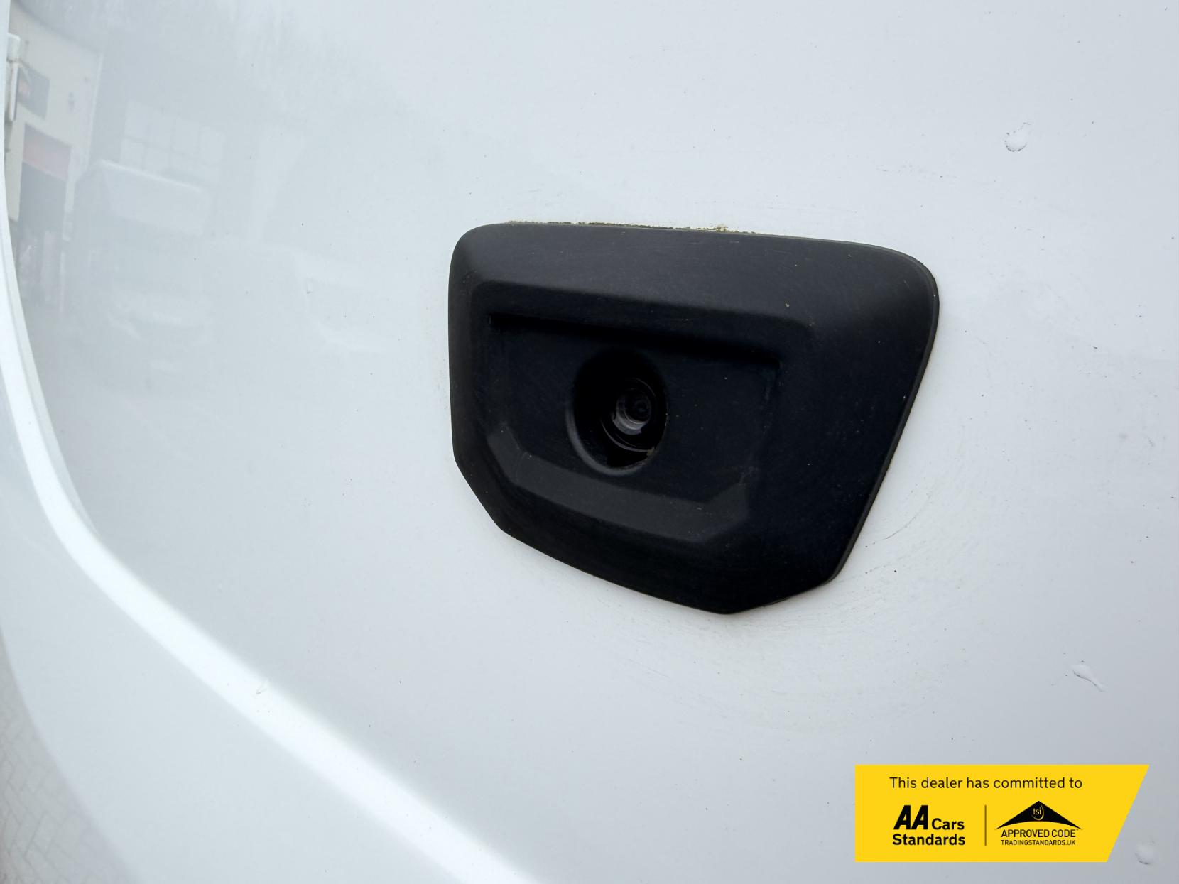 Ford Transit Custom 2.0 300 EcoBlue Limited Crew Van Double Cab 5dr Diesel Manual L2 H1 Euro 6 (s/s) (130 ps)