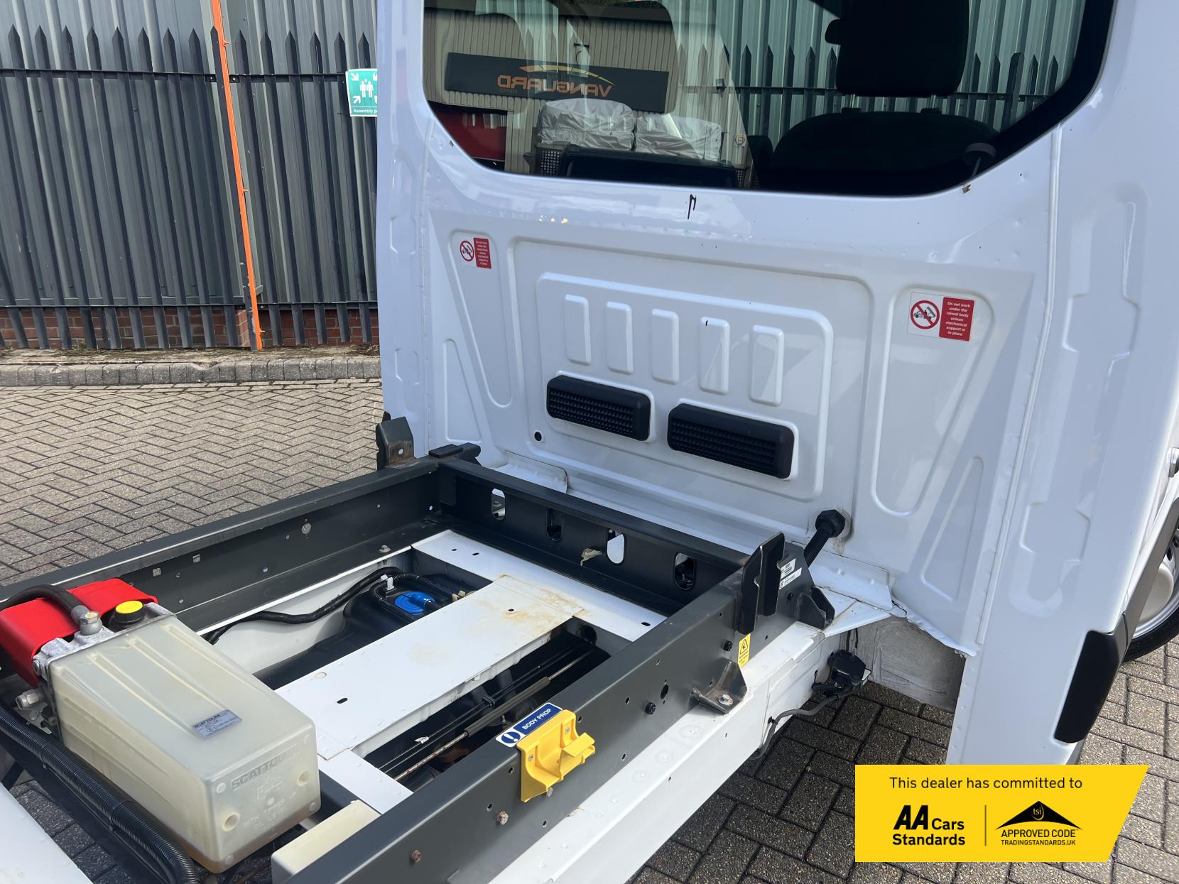 Ford Transit 2.0 350 EcoBlue HD Leader Chassis Cab 2dr Diesel Manual RWD L2 Euro 6 (s/s) (130 ps)