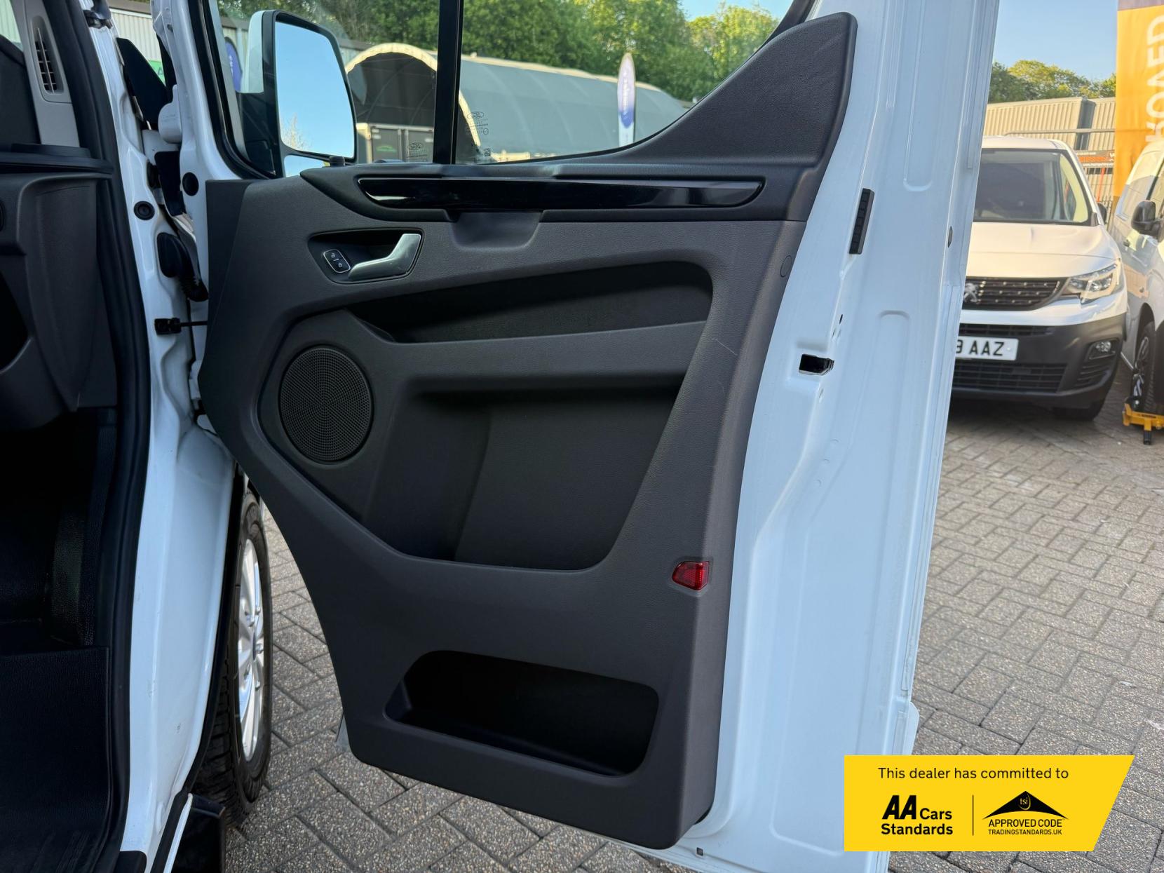 Ford Transit Custom 2.0 300 EcoBlue Limited Panel Van 5dr Diesel Auto L1 H1 Euro 6 (s/s) (130 ps)