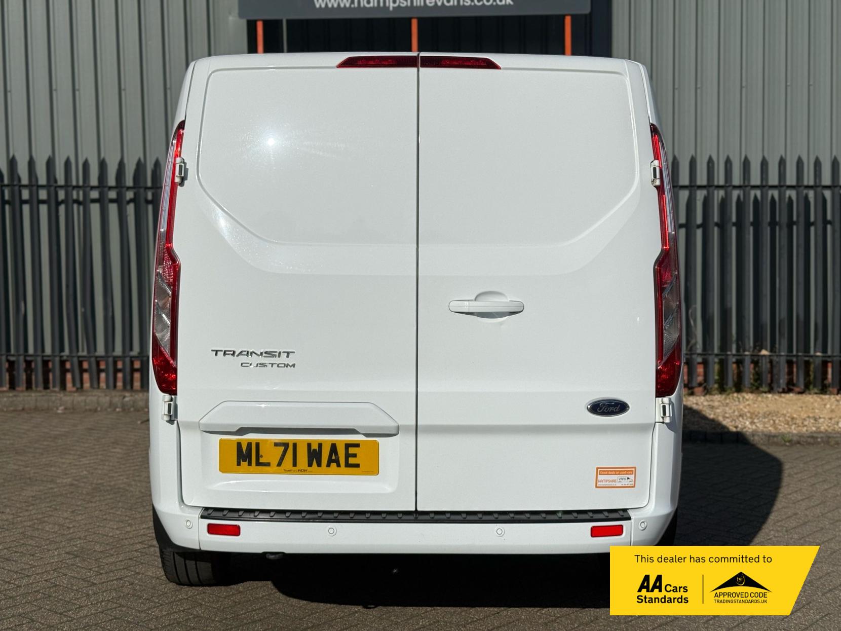 Ford Transit Custom 2.0 300 EcoBlue Limited Panel Van 5dr Diesel Auto L1 H1 Euro 6 (s/s) (130 ps)