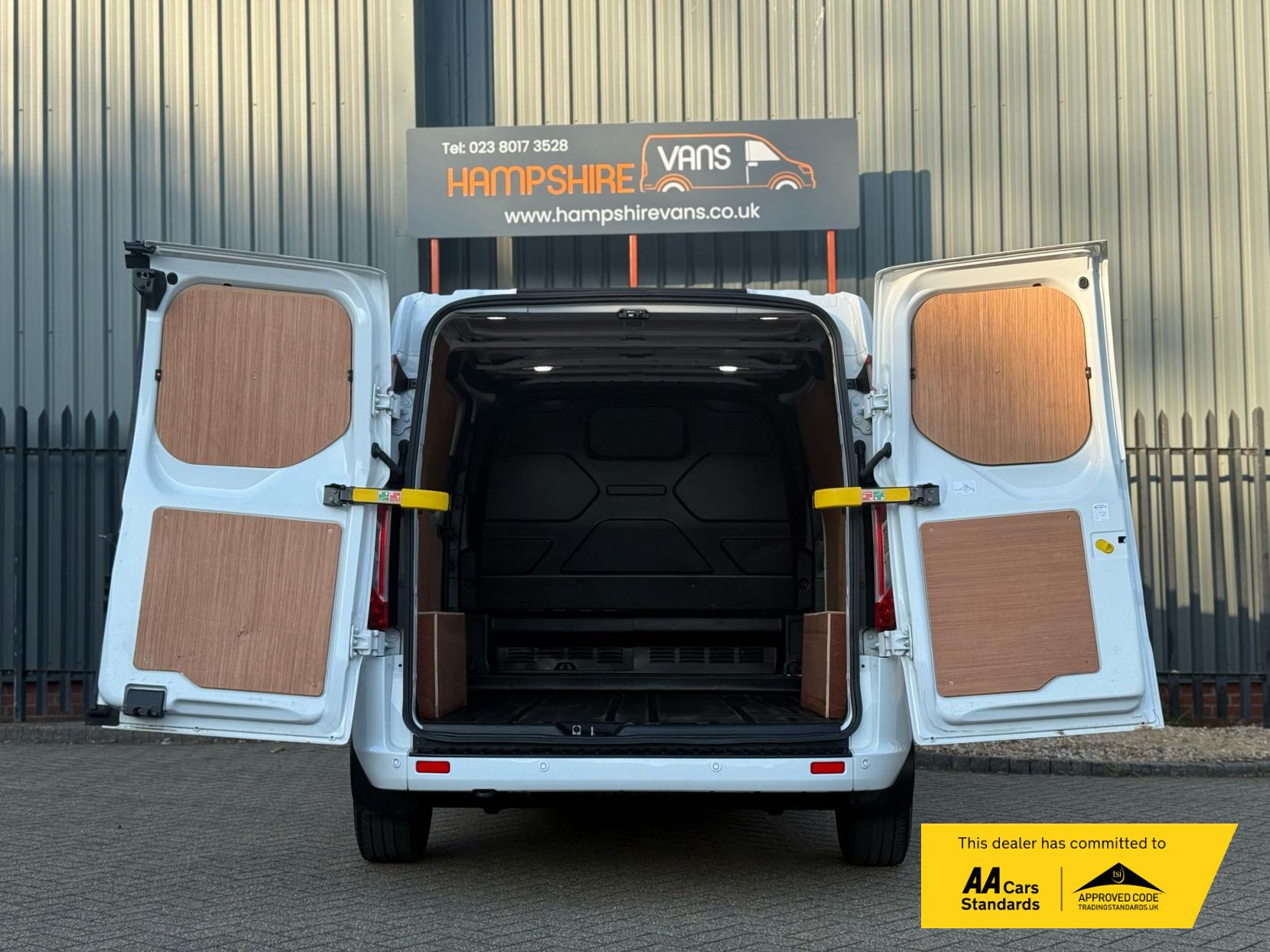 Ford Transit Custom 2.0 300 EcoBlue Limited Panel Van 5dr Diesel Auto L1 H1 Euro 6 (s/s) (130 ps)