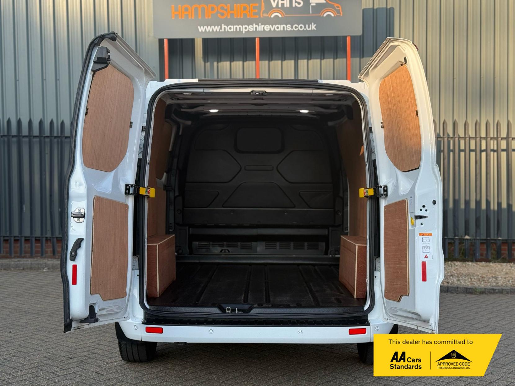 Ford Transit Custom 2.0 300 EcoBlue Limited Panel Van 5dr Diesel Auto L1 H1 Euro 6 (s/s) (130 ps)