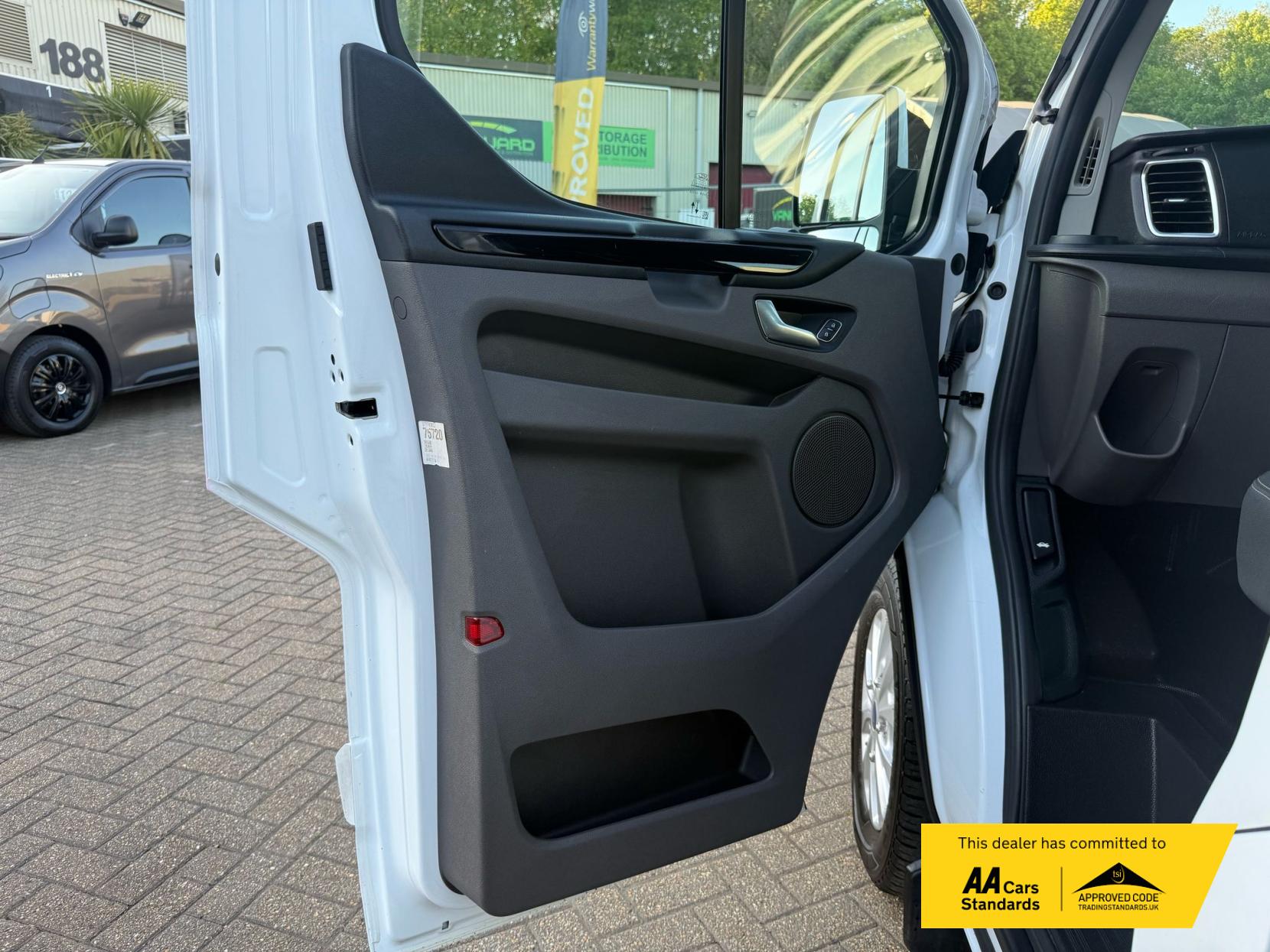 Ford Transit Custom 2.0 300 EcoBlue Limited Panel Van 5dr Diesel Auto L1 H1 Euro 6 (s/s) (130 ps)