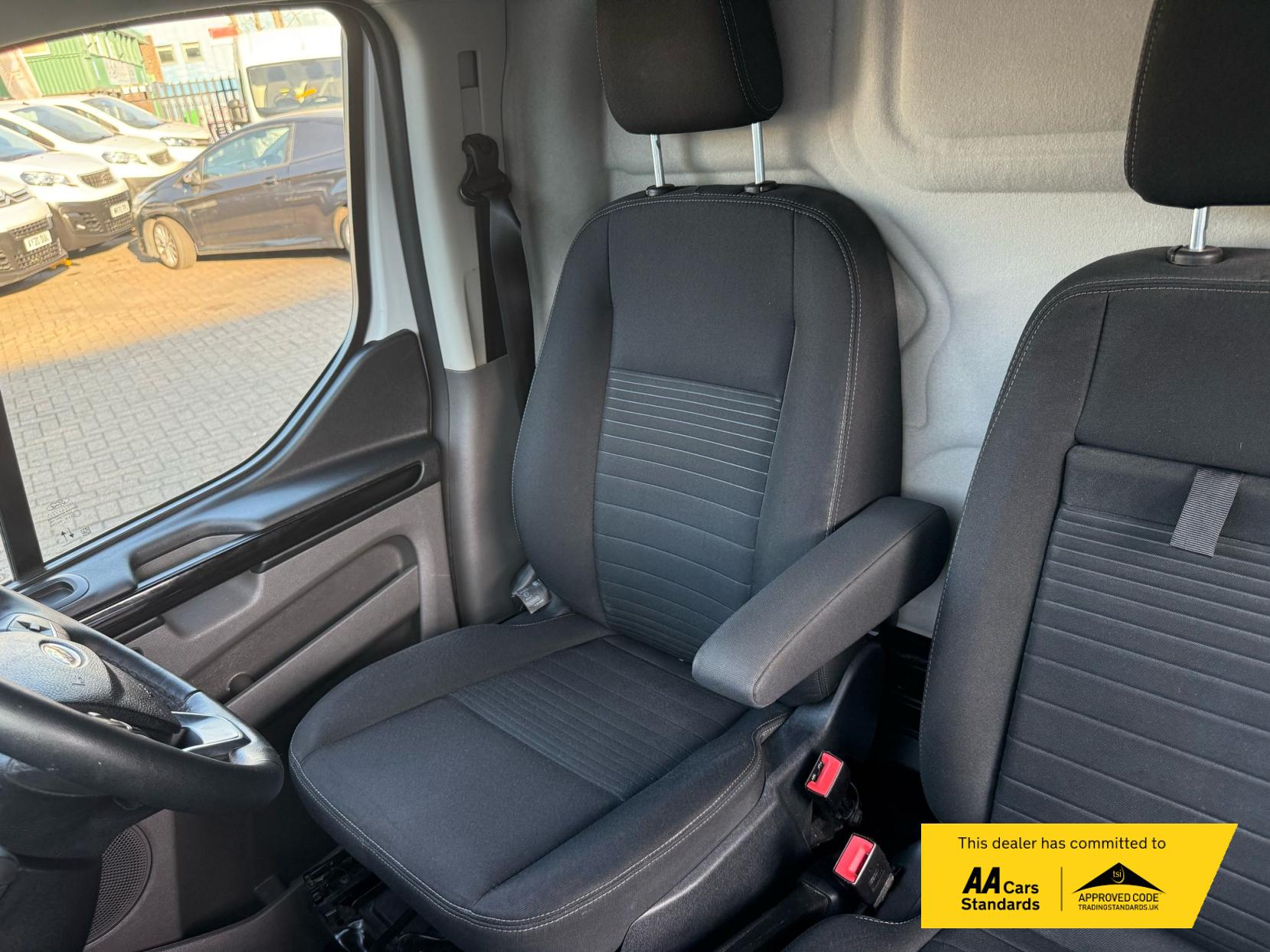 Ford Transit Custom 2.0 300 EcoBlue Limited Panel Van 5dr Diesel Auto L1 H1 Euro 6 (s/s) (130 ps)