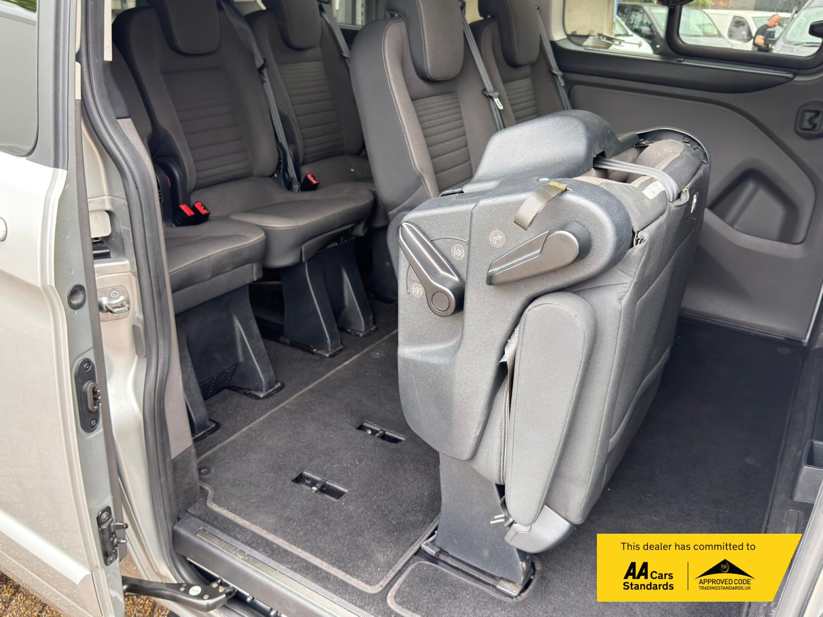 2020 Ford Tourneo Custom 2.0 320 EcoBlue Titanium Minibus Double Cab 5dr Diesel Auto L2 Euro 6 (s/s) (130 ps) - Thumbnail 27