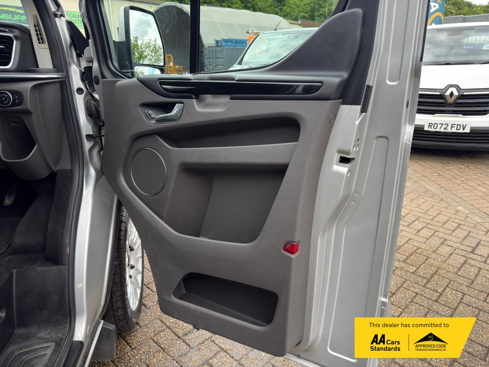 2020 Ford Tourneo Custom 2.0 320 EcoBlue Titanium Minibus Double Cab 5dr Diesel Auto L2 Euro 6 (s/s) (130 ps) - Thumbnail 65