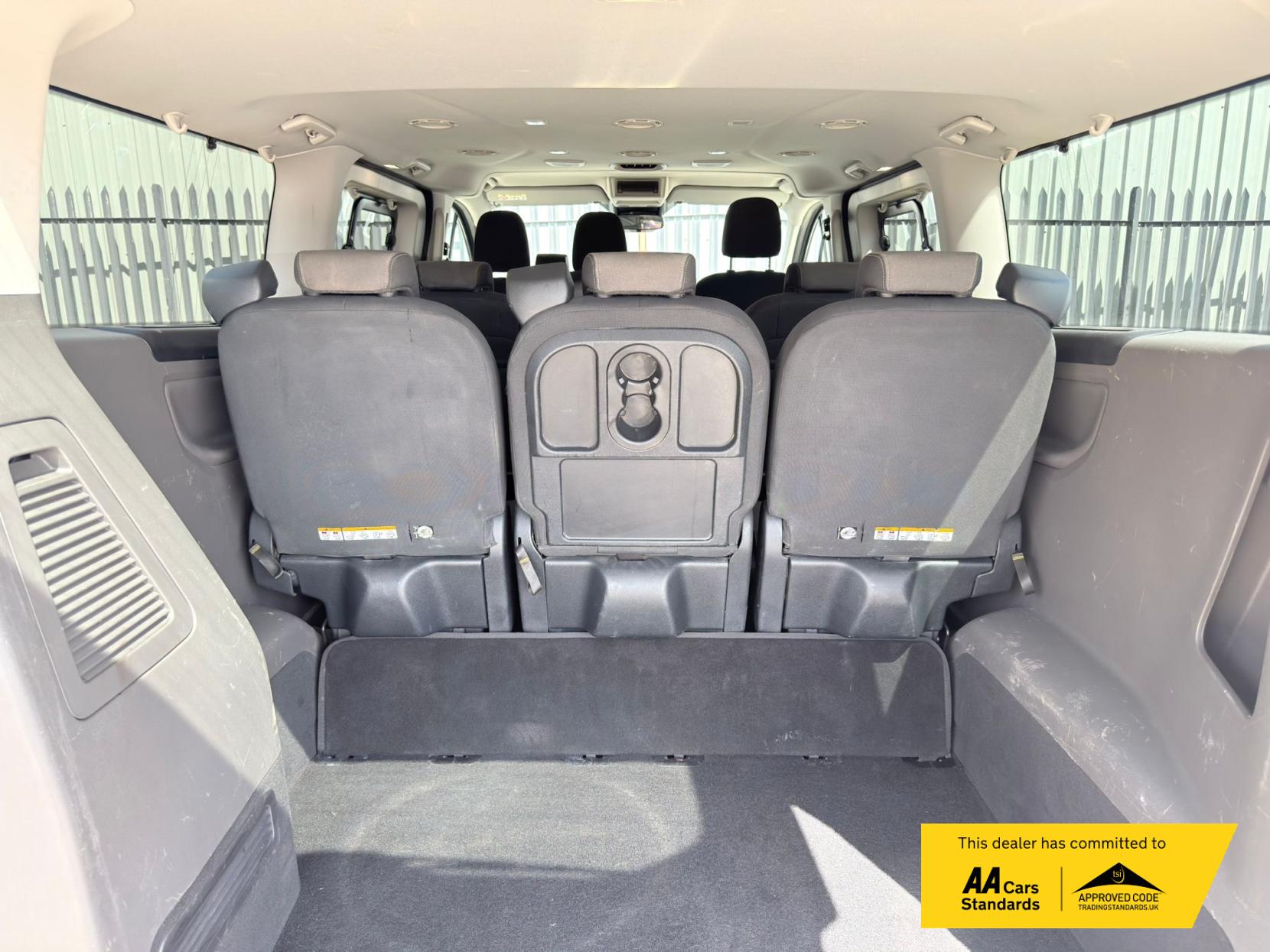 2020 Ford Tourneo Custom 2.0 320 EcoBlue Titanium Minibus Double Cab 5dr Diesel Auto L2 Euro 6 (s/s) (130 ps) - Thumbnail 31