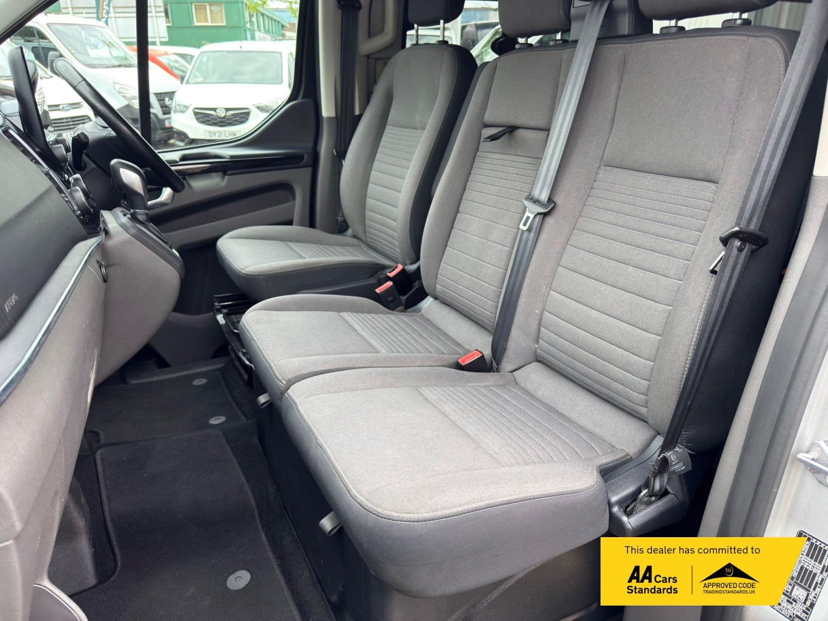 2020 Ford Tourneo Custom 2.0 320 EcoBlue Titanium Minibus Double Cab 5dr Diesel Auto L2 Euro 6 (s/s) (130 ps) - Thumbnail 12